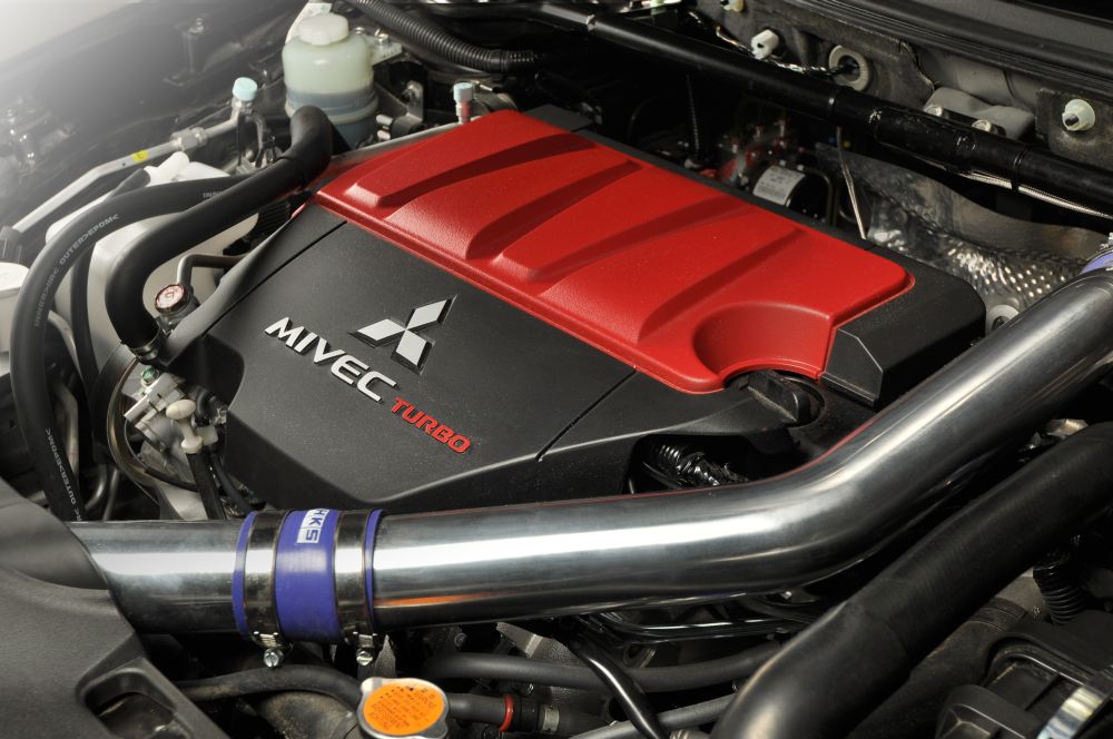 Lancer evolution MR GT330 o mocy 330 KM i maksymalnym momencie obrotowym 430 Nm jest wyposażony w 6-biegową, półautomatyczną przekładnię Twin Clutch SST (TC-SST)