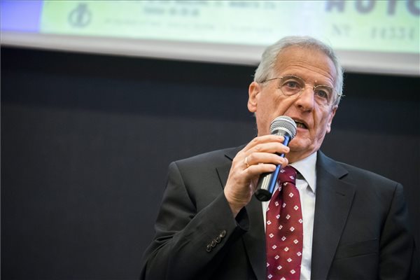 „Isten önnel, Elnök úr” – Orbán Viktor és Gyurcsány Ferenc is Sólyom Lászlót gyászolja