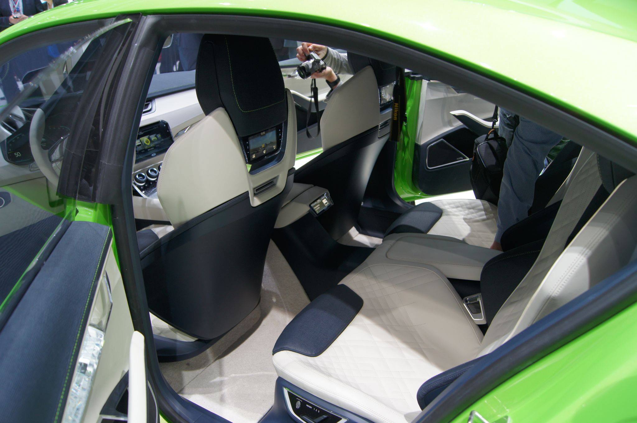 Czy nowa skoda superb odziedziczy styl kabiny visionC?