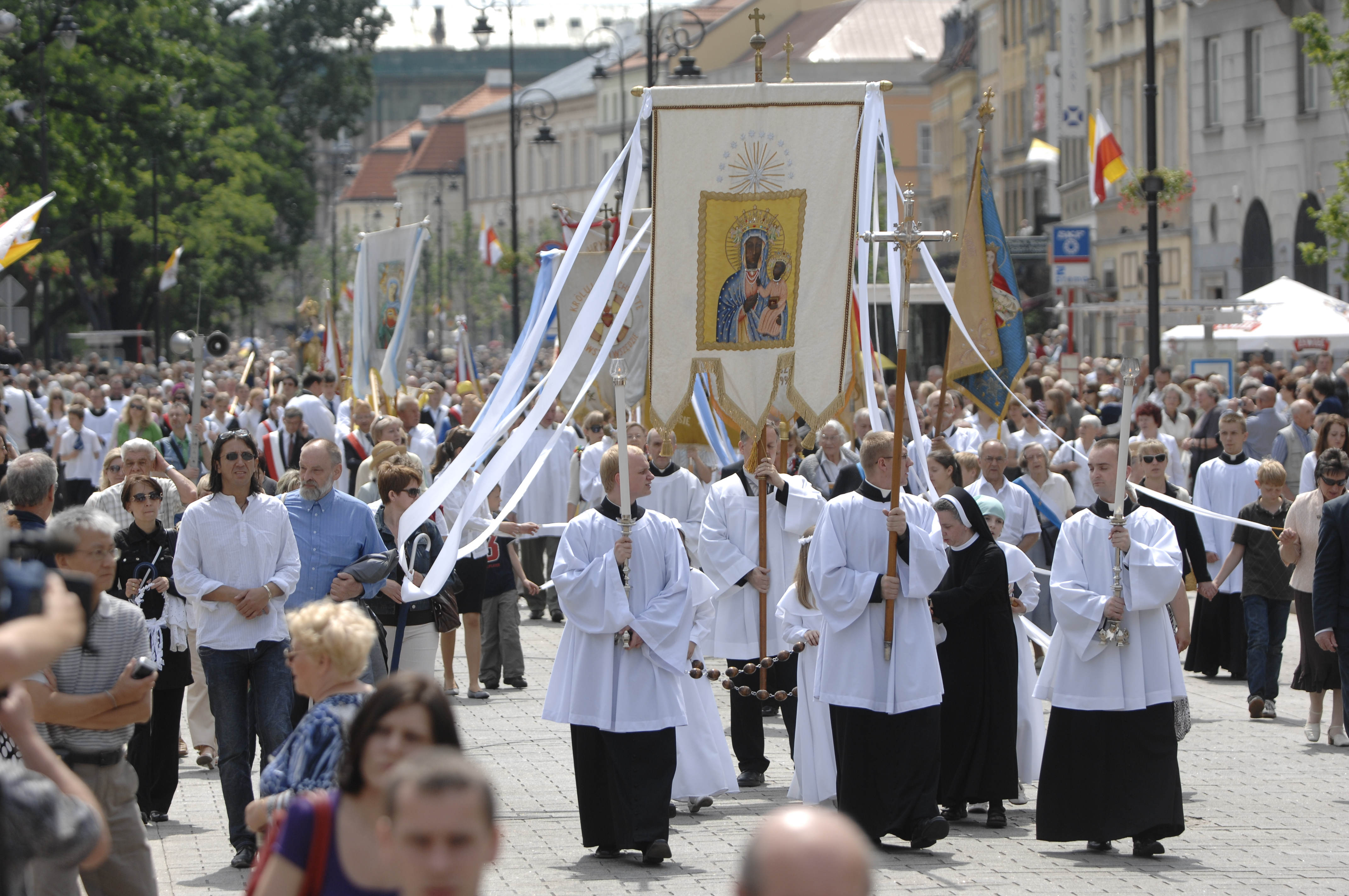 W całym kraju odbywają się dziś uroczystości święta Bożego Ciała