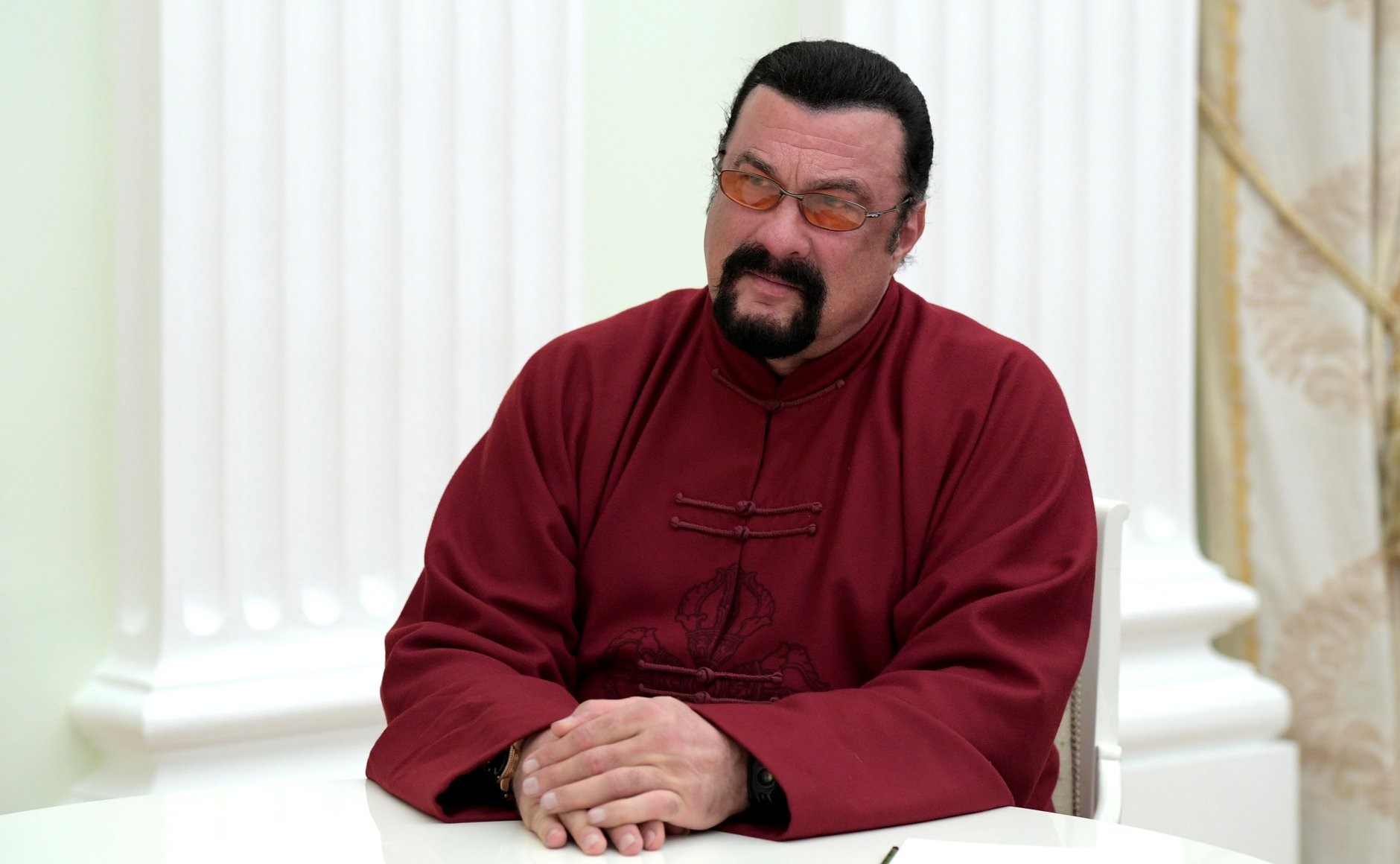 Vlagyimir Putyin Barátságrenddel tüntette ki Steven Seagalt