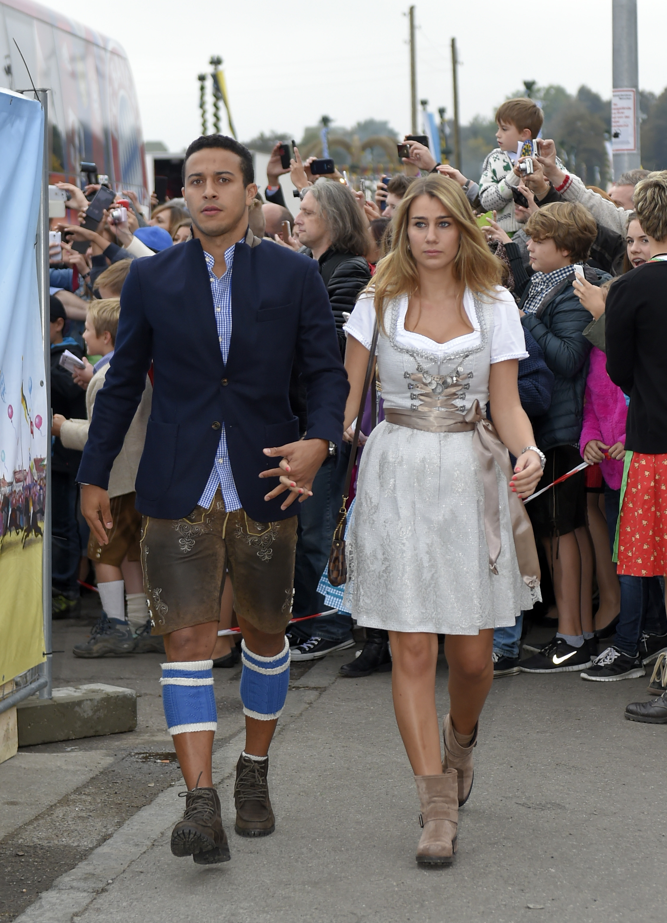 Thiago Alcantara i jego dziewczyna Julia Vigas.