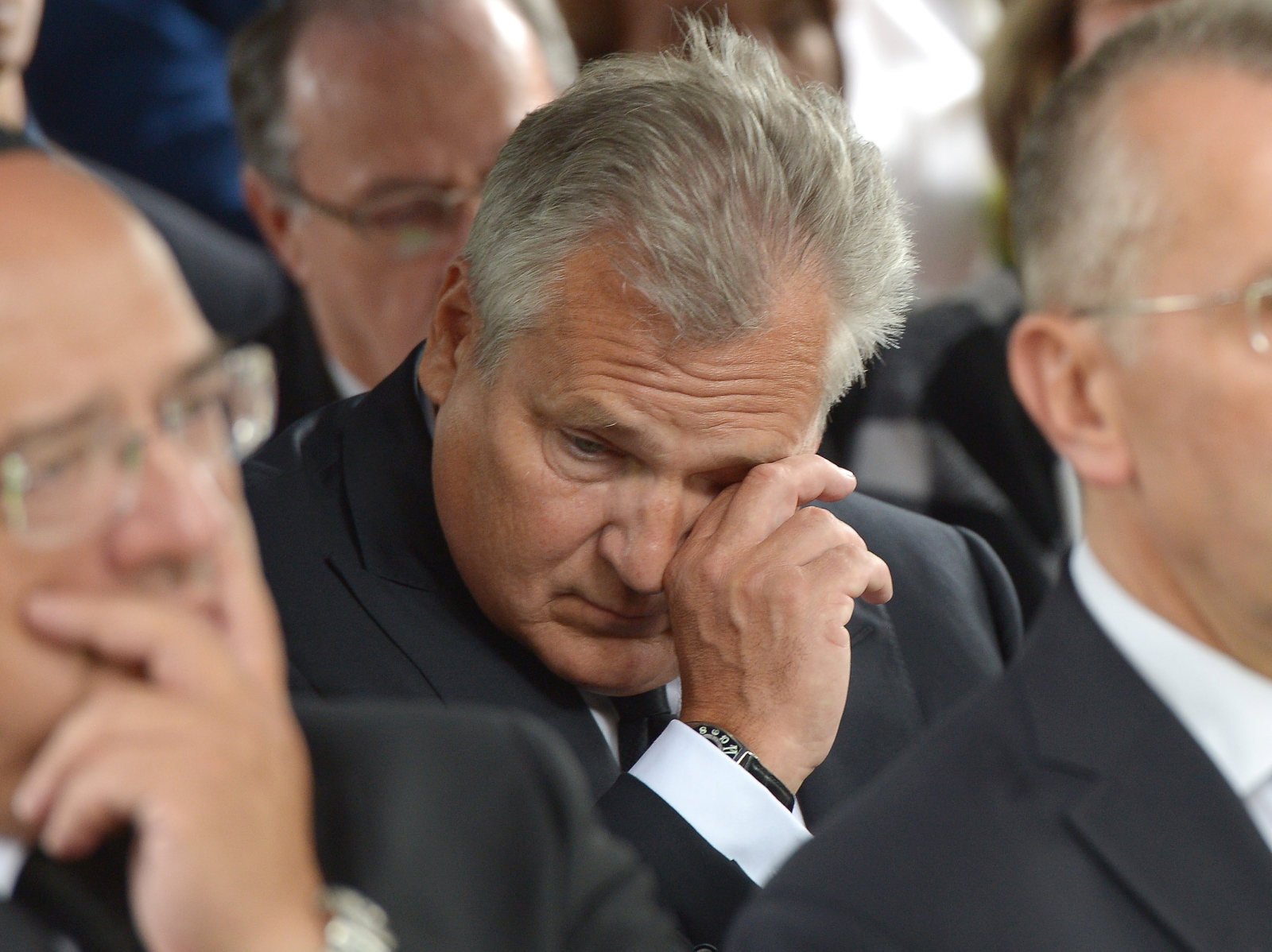 Były prezydent Aleksander Kwaśniewski podczas uroczystości pogrzebowych dyrektora Teatru Żydowskiego