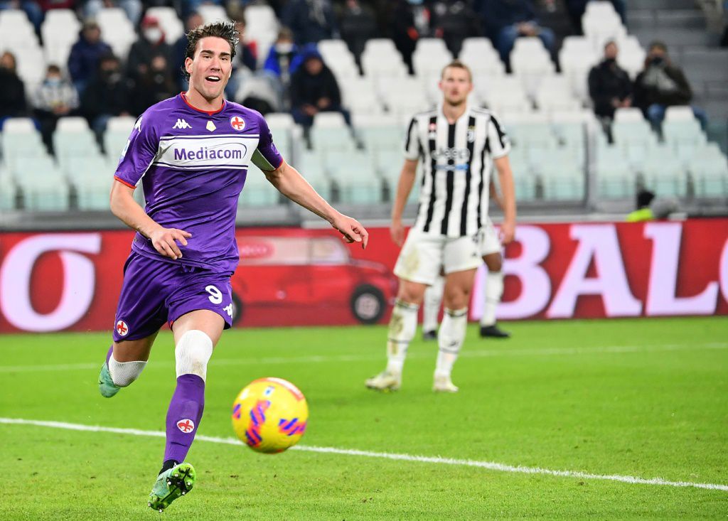 'Lethal finisher' Vlahovic completes Juventus move