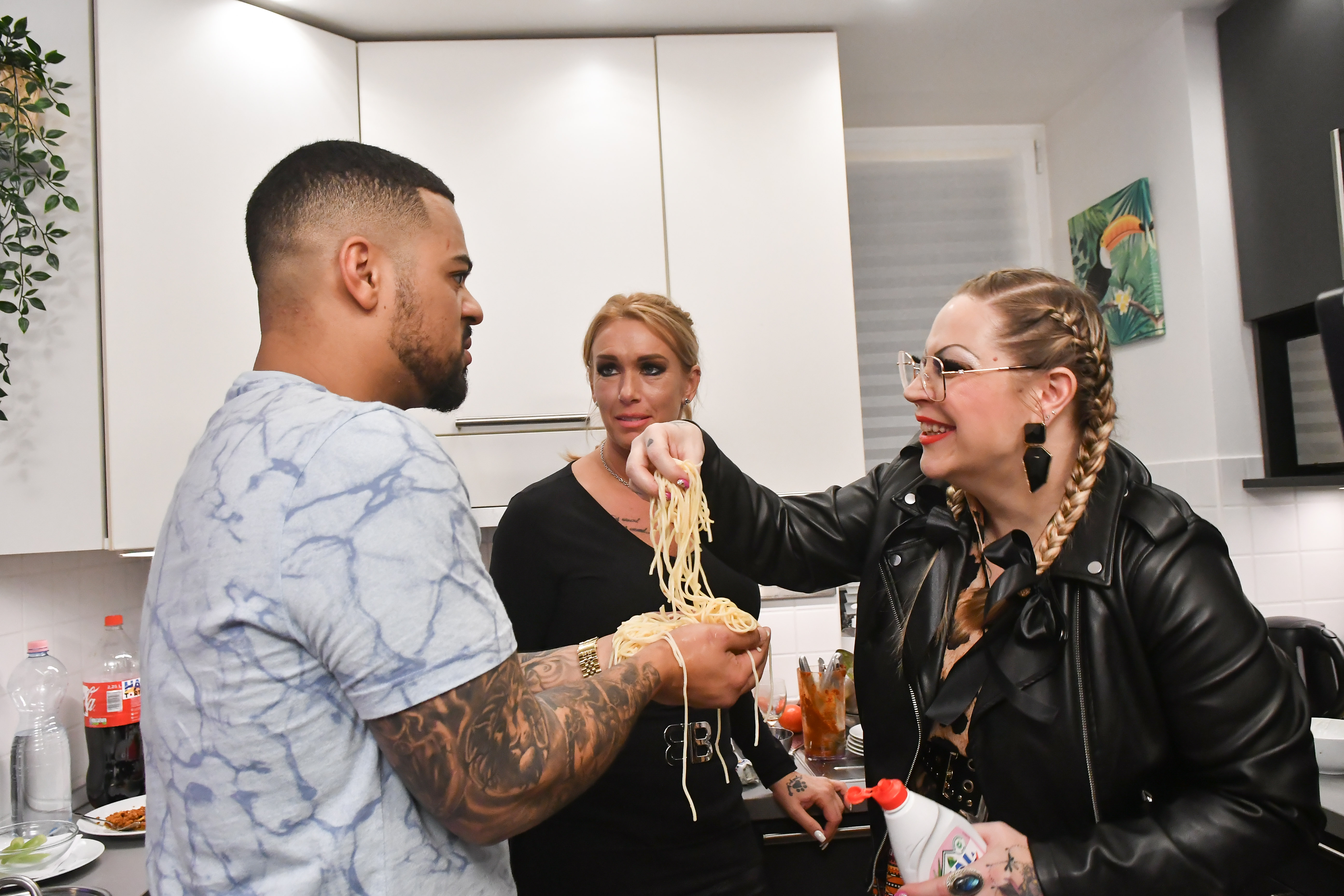 Hal a tortán: Csokit bepánikoltatta a halottlátó