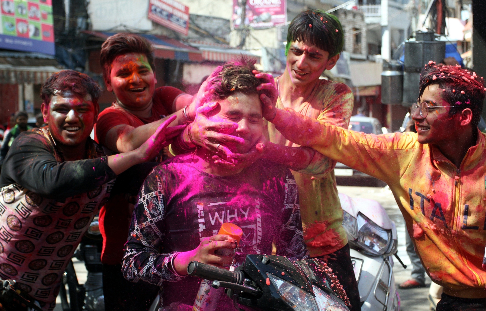 HOLI. HINDUISTYCZNE ŚWIĘTO WIOSNY