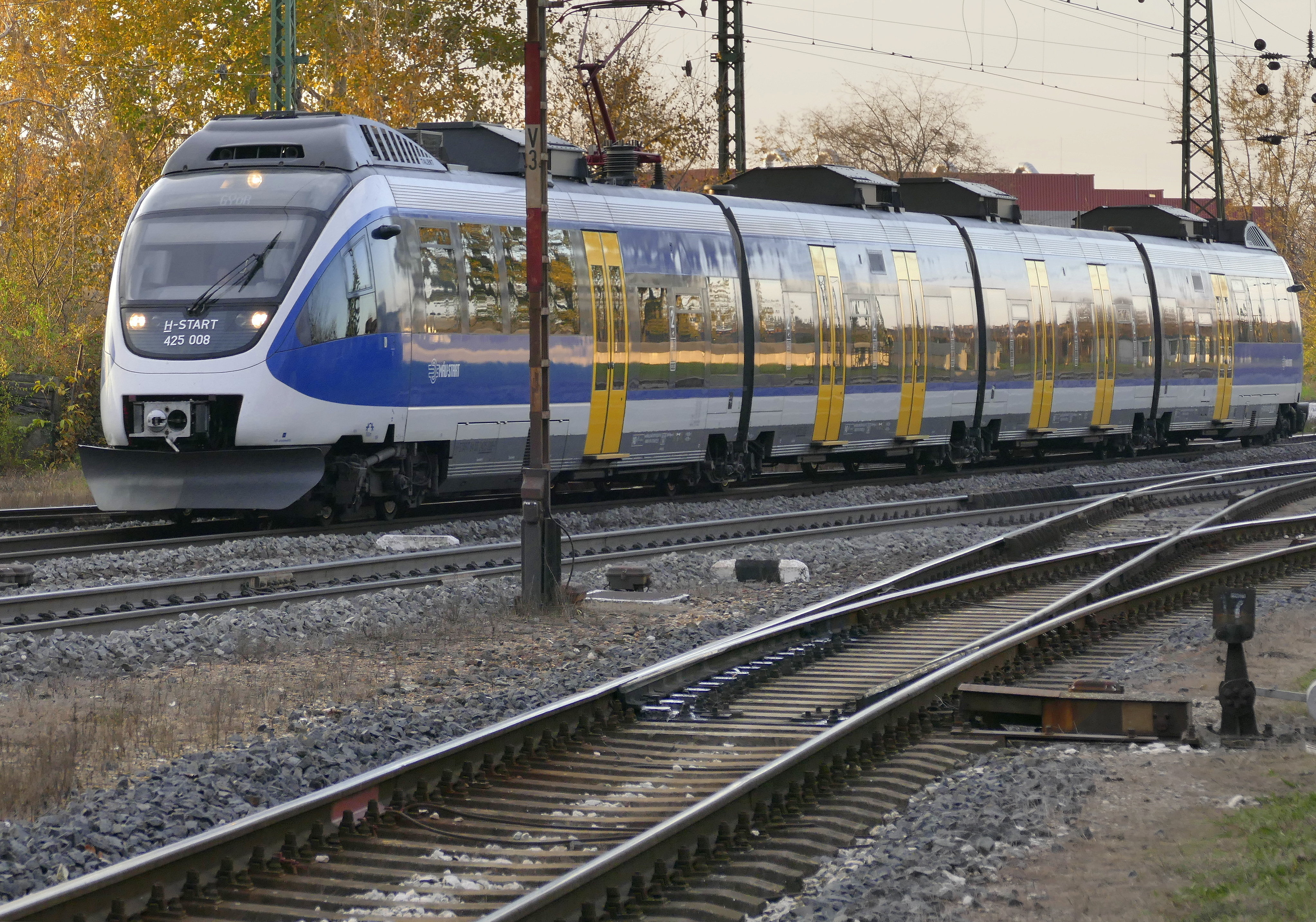 8 év után újra jár a vonat Szeged és Szabadka között: Lázár János is ott volt az első utasok közt – fotók