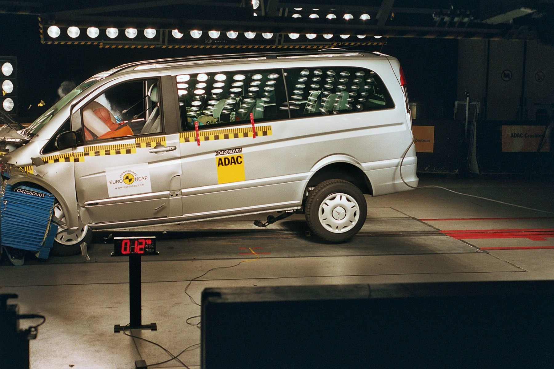 Mercedes Viano - ochrona dorosłych pasażerów: 4 gwiazdki