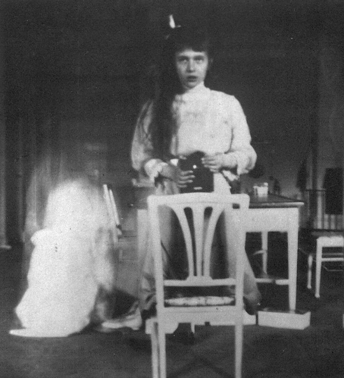 Wielka Księżna Anastazja Nikołajewna robi selfie