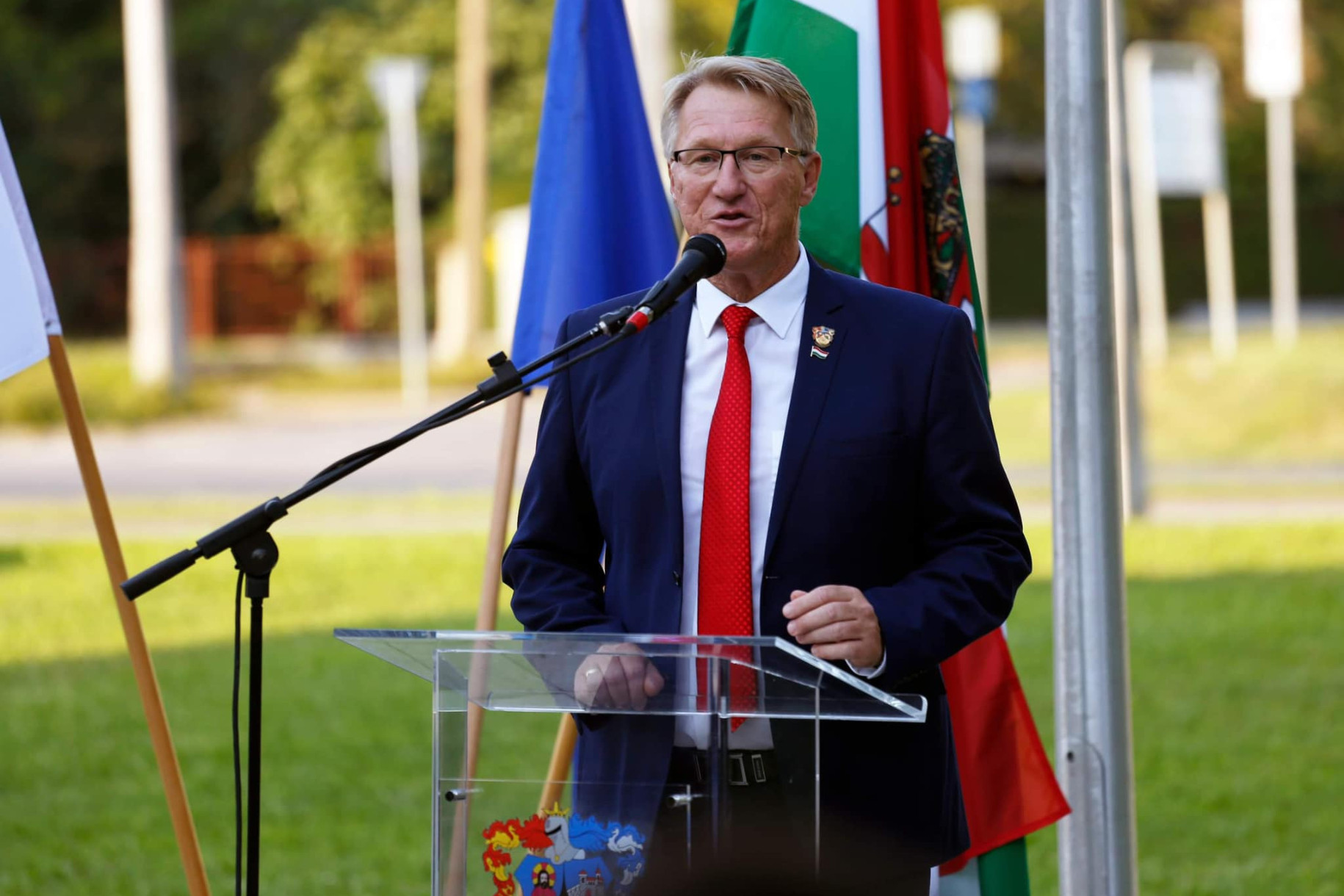 Hűtlen kezeléssel, közokirat-hamisírással gyanúsítják a kozármislenyi polgármestert: megszólalt a városvezető