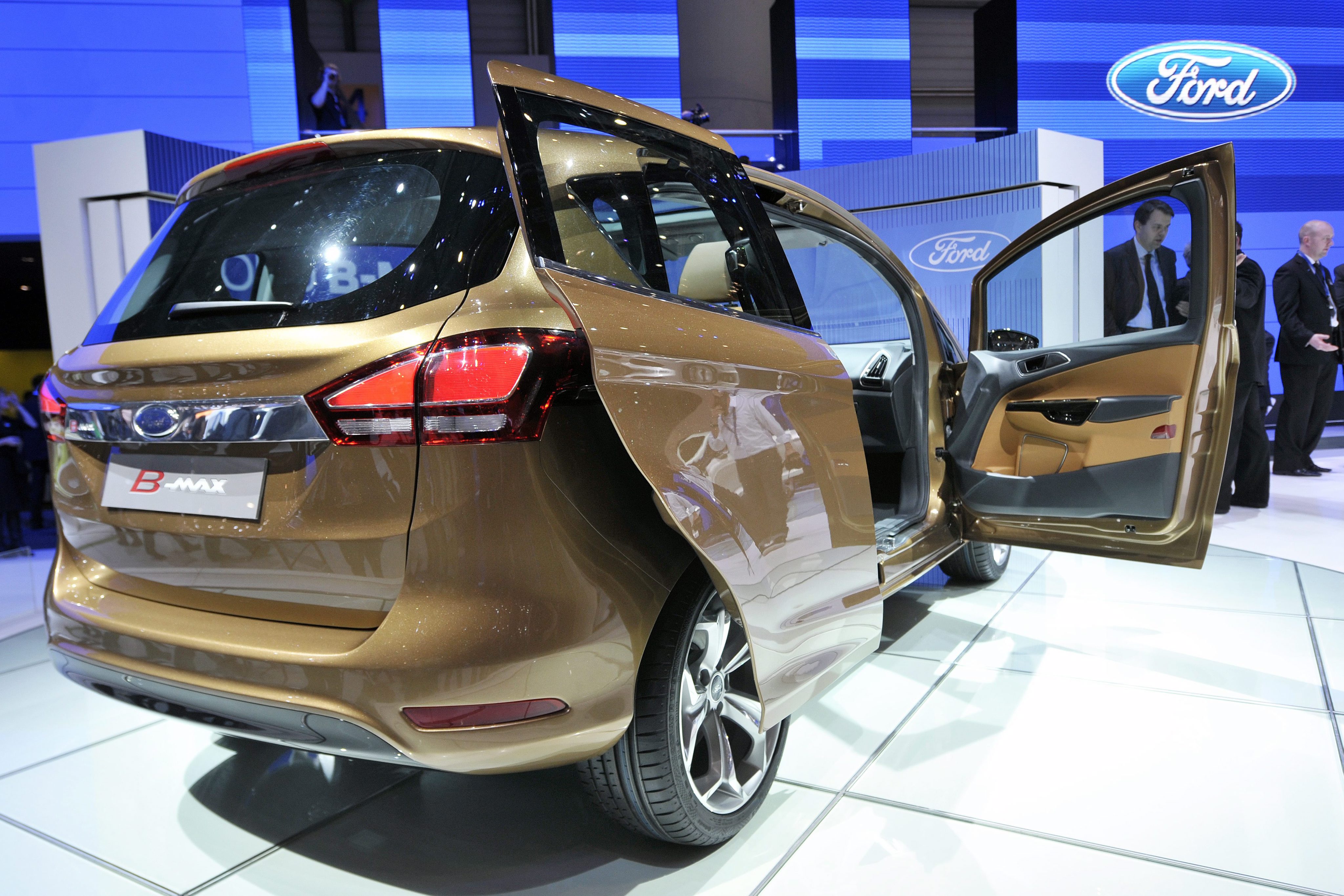 Pnący się szybko w górę rankingu i zajmujący w nim drugie miejsce Ford wprowadzi do sprzedaży nowy model swojego samochodu B-MAX