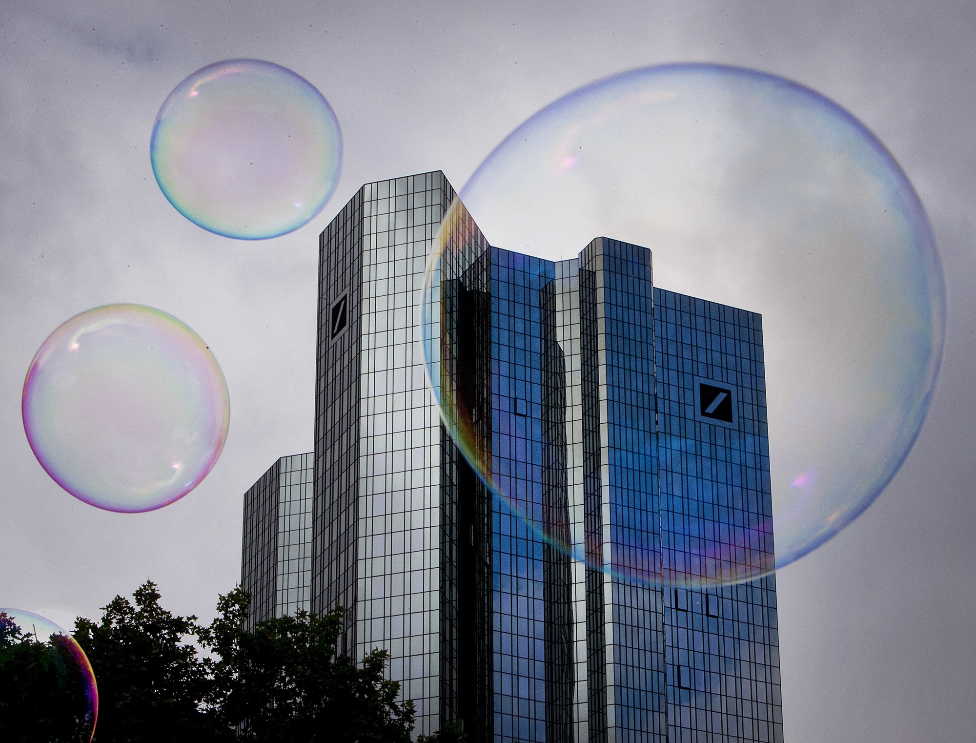 Deutsche Bank - obniżony rating