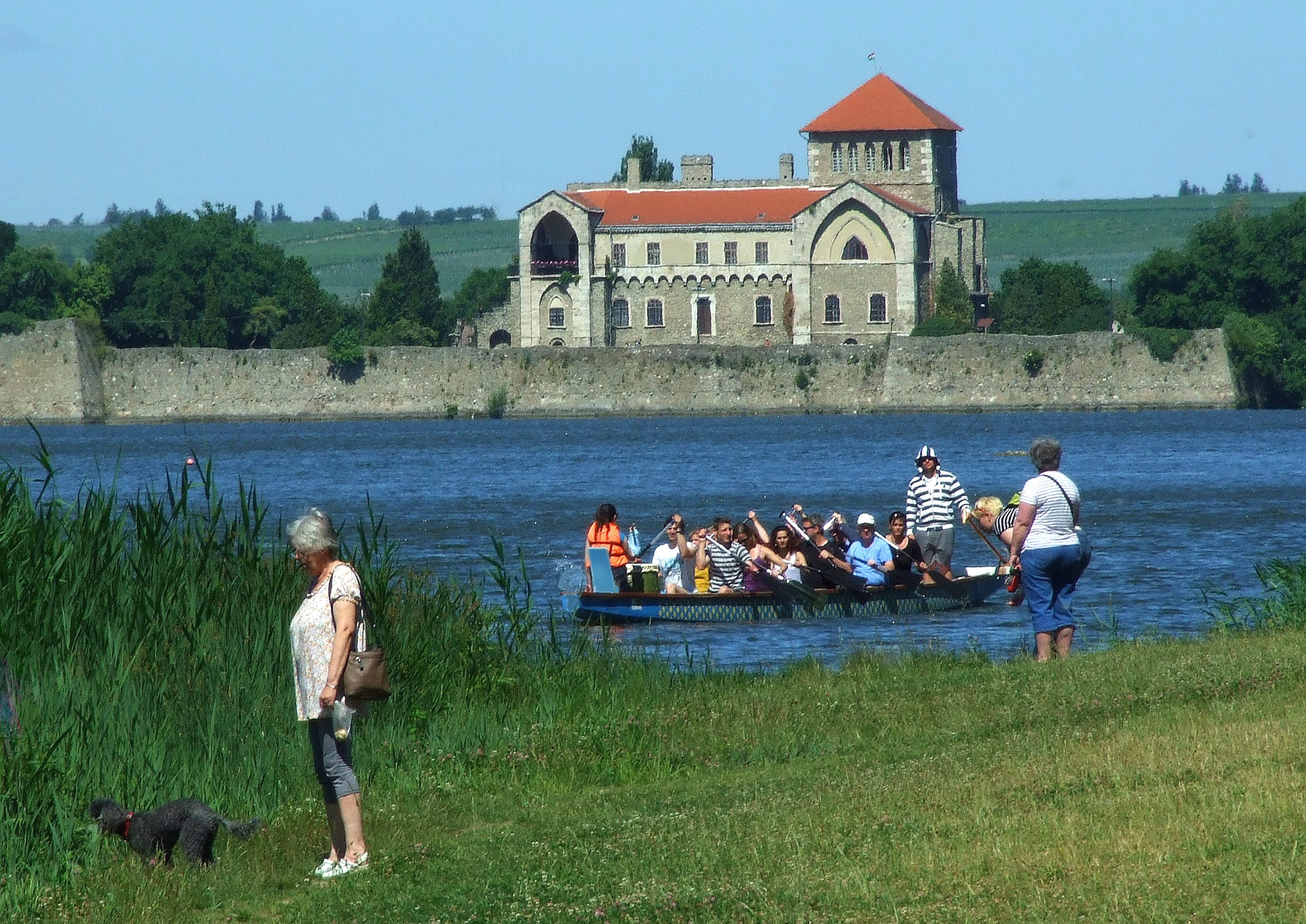 Ön csobbanna tisztított szennyvízben? Strand épülhet a tatai Öreg-tó partján
