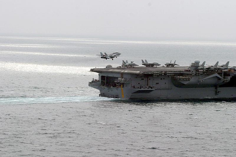 USS Enterprise samolot ląduje