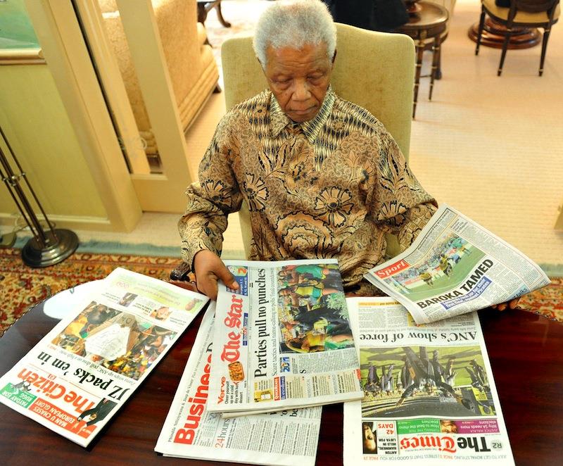 Nelson Mandela czyta gazety galeria 12