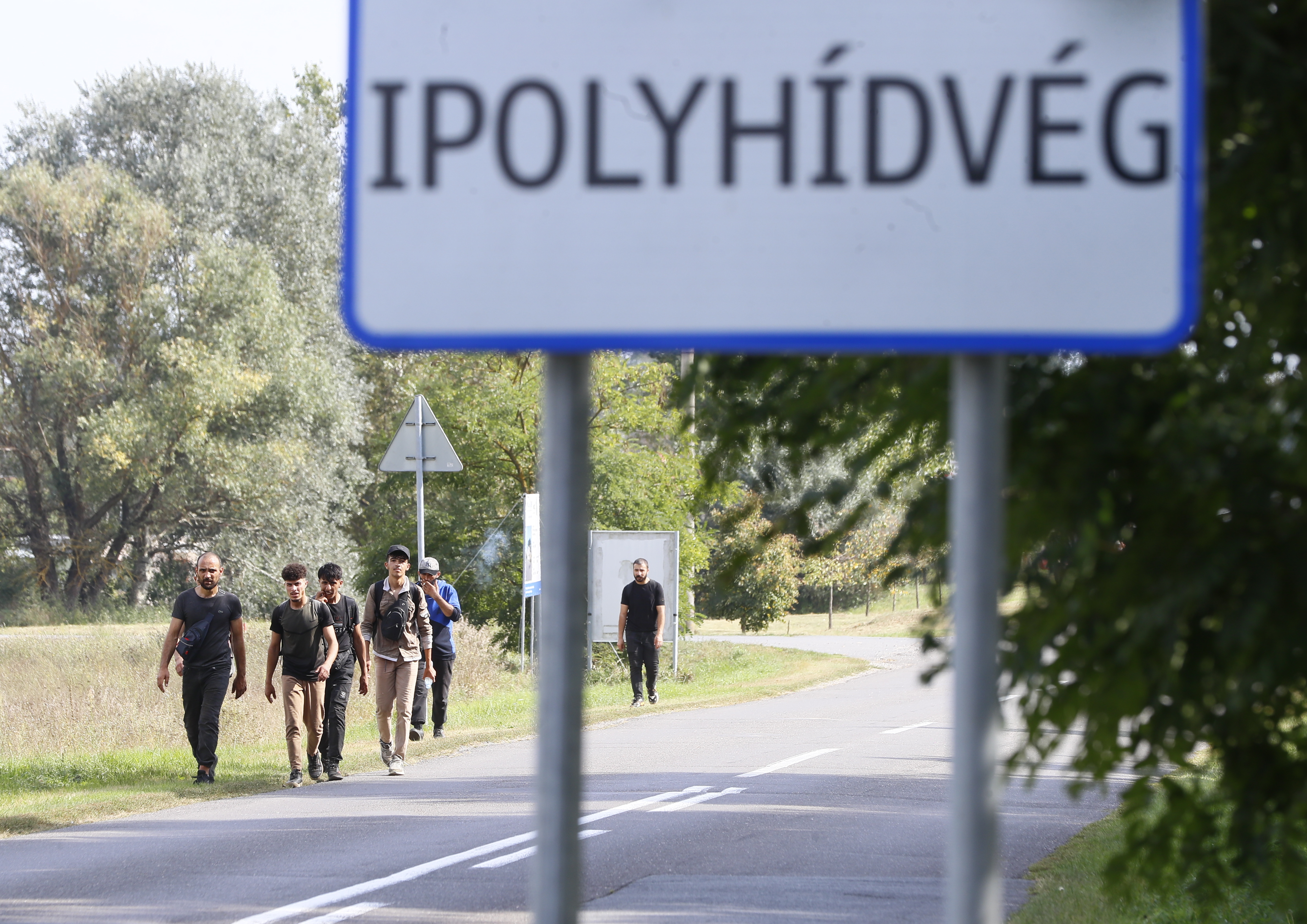 Migránsok lepték el a Börzsönyt: csúcsforgalom van az erdőben