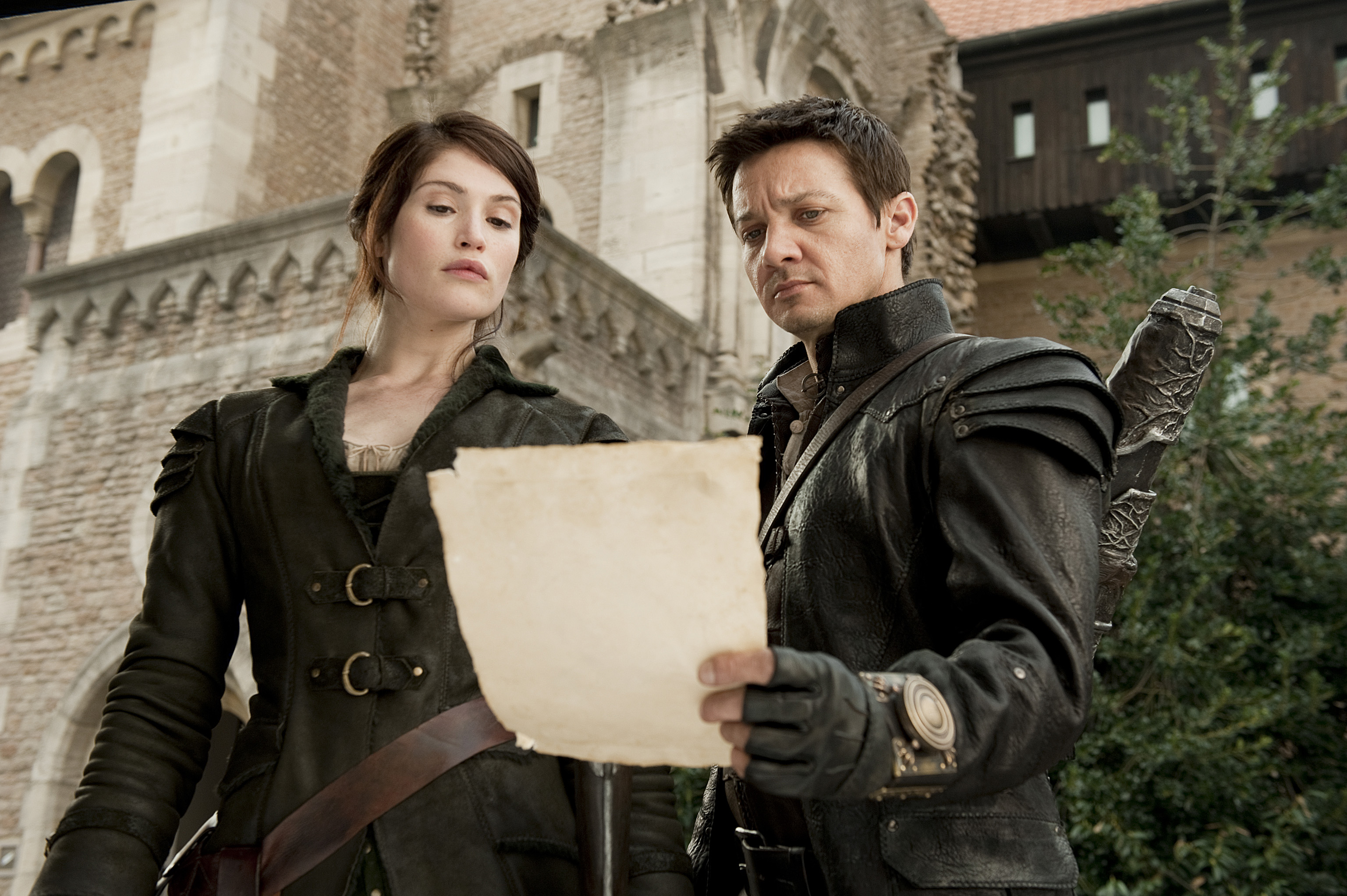 Idiotyczna, brutalna wersja baśni braci Grimm. A Hansel i Gretel (Jeremy Renner i Gemma Arterton) to zdecydowanie najgłupsze filmowe postacie 2013 roku