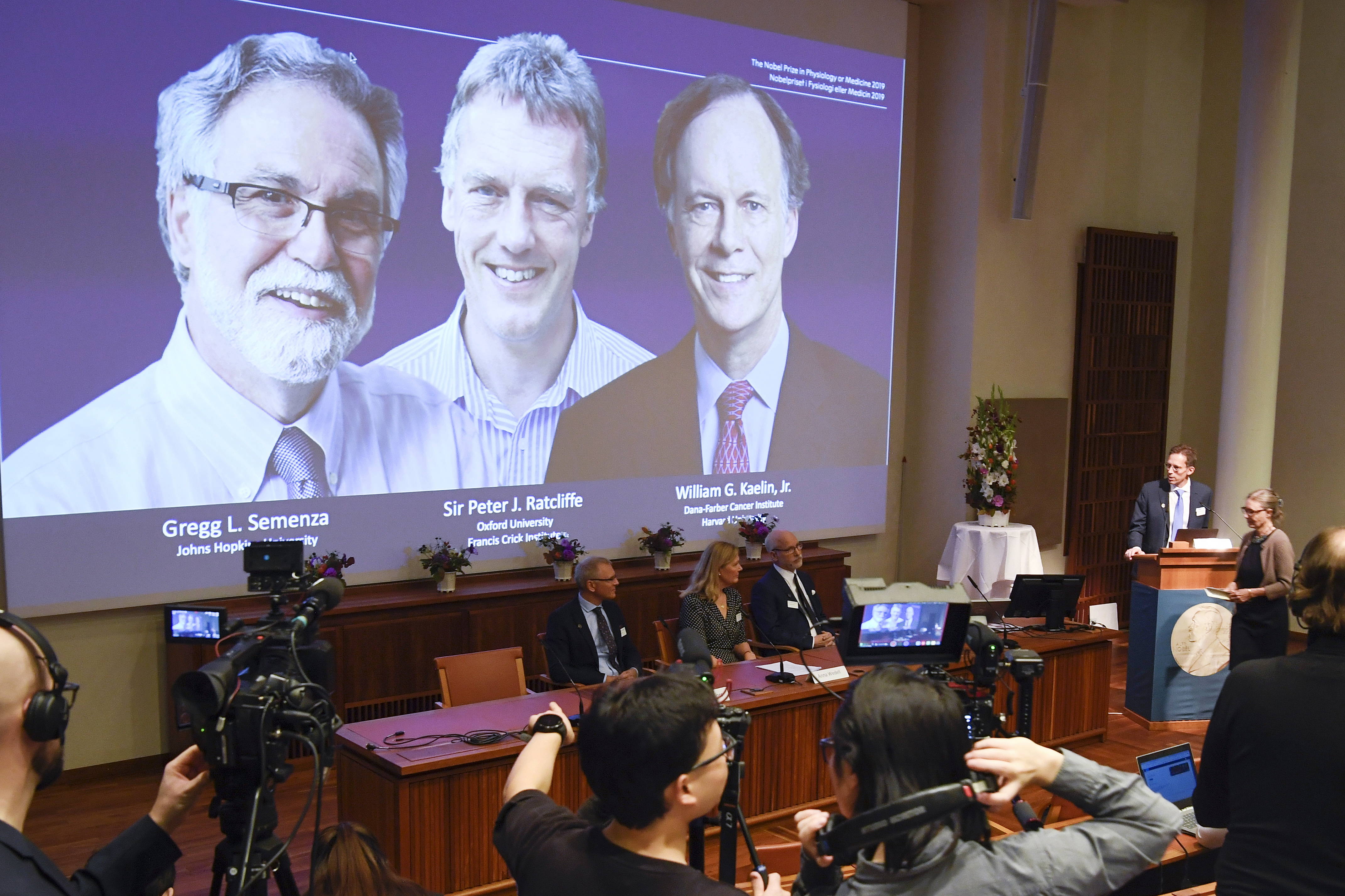 Laureaci tegorocznej Nagrody Nobla w dziedzinie medycyny i fizjologii: Gregg L. Semenza, Sir Peter J. Ratcliffe i William G. Kaelin