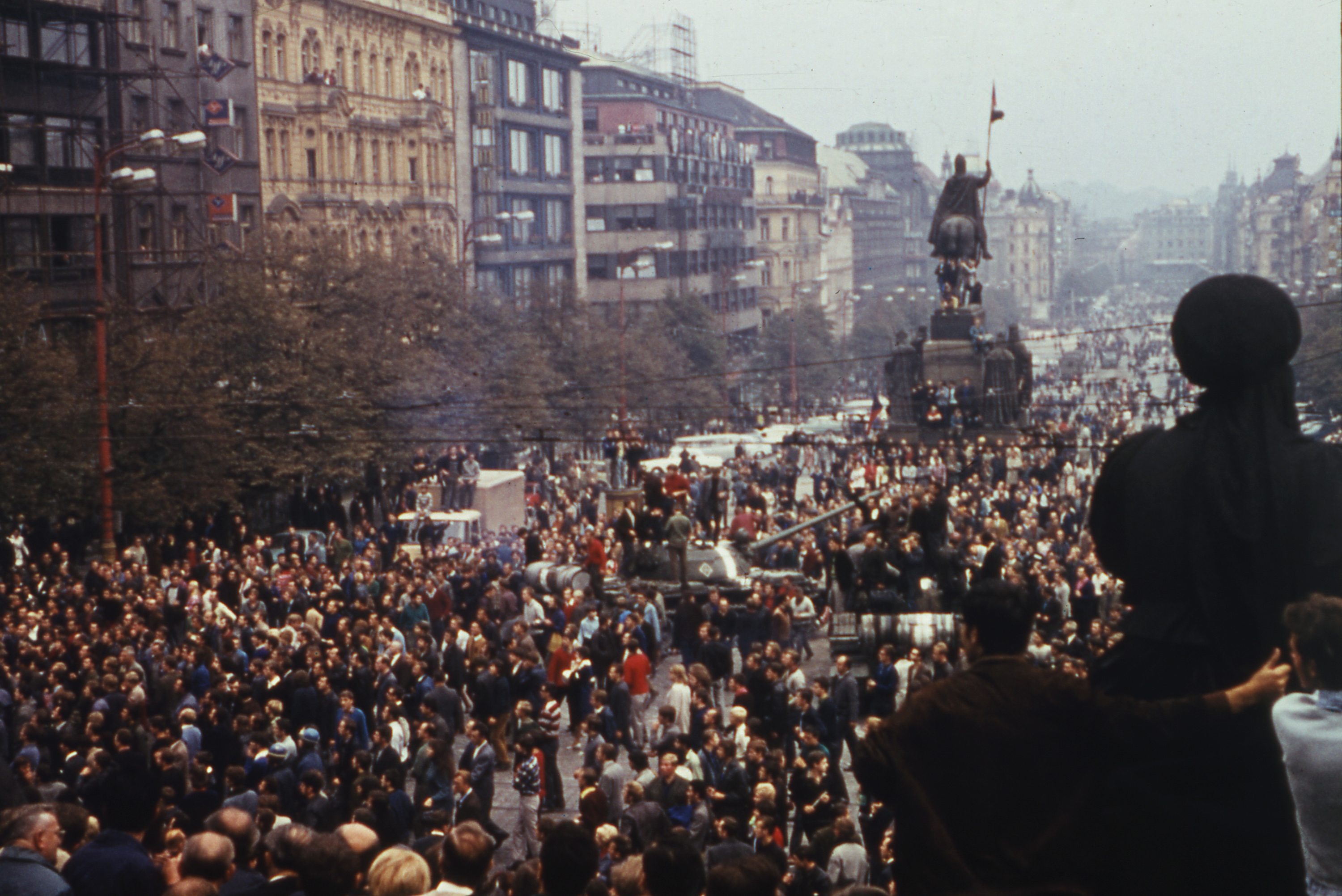 Inwazja na Czechosłowację: Tłumy na Placu Wacława