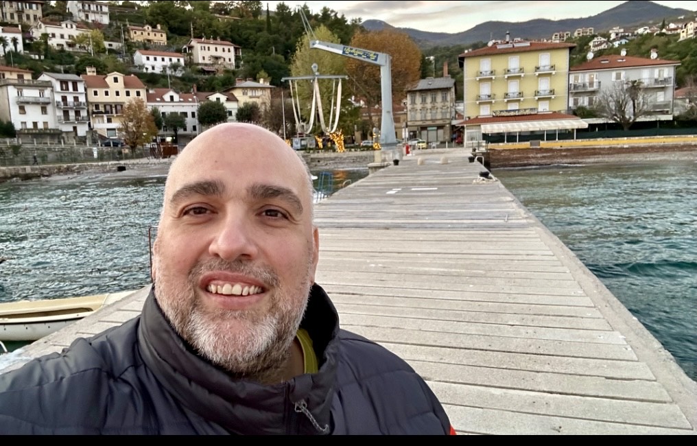 Legnagyobb rajongóját vette feleségül Ogli G