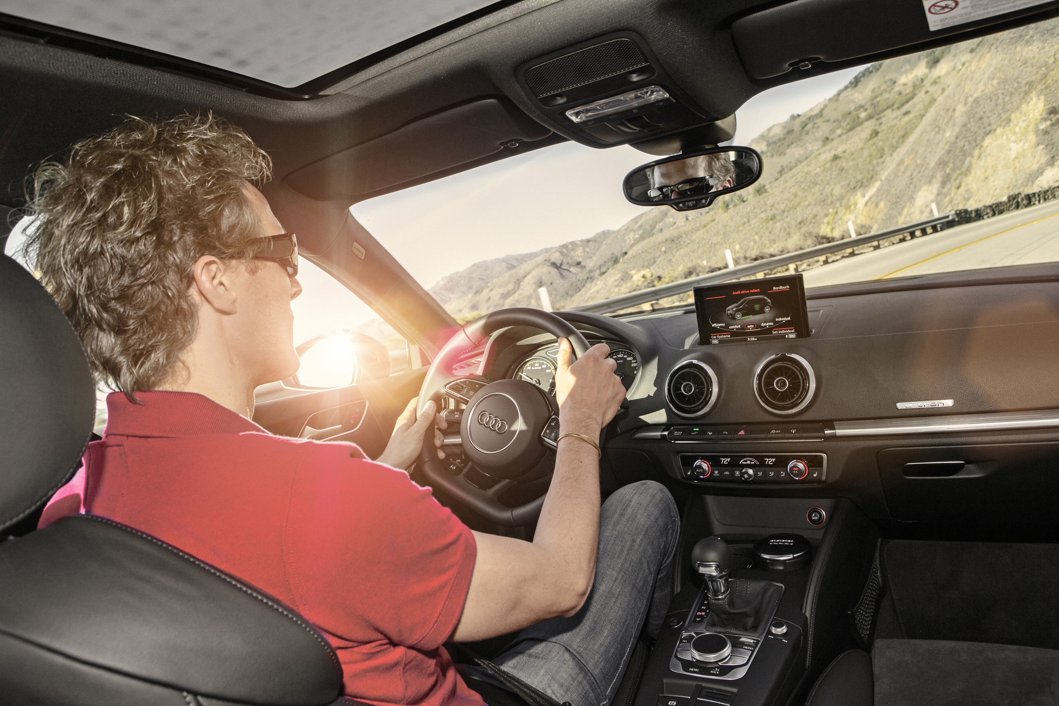 Nowe audi A3 sportback e-tron do setki rozpędza się w 7,6 s i maksymalnie może jechać 222 km/h. Sprint od zera do 60 km/h zajmuje mu zaledwie 4,9 sekundy. Dzięki systemowi Audi drive select można wybrać tryb normalny, komfortowy i automatyczny lub dostosować tryb pracy każdego z systemów do indywidualnych upodobań. Spalanie i zasięg?