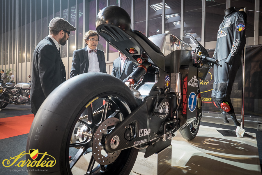 Okazuje się, że nowym motocyklem są też zainteresowane wielkie koncerny. Najlepszym przykładem jest Bridgestone, którego inżynierowie mają zapewnić wsparcie techniczne i wiedzę dotyczącą opon. Pomoc producenta ogumienia może okazać się niezbędna do przeprowadzenia testów torowych SP7 oraz do zrealizowania planów wyścigowych Saroea, które rozpoczną się w 2014 r. Osiągi?
