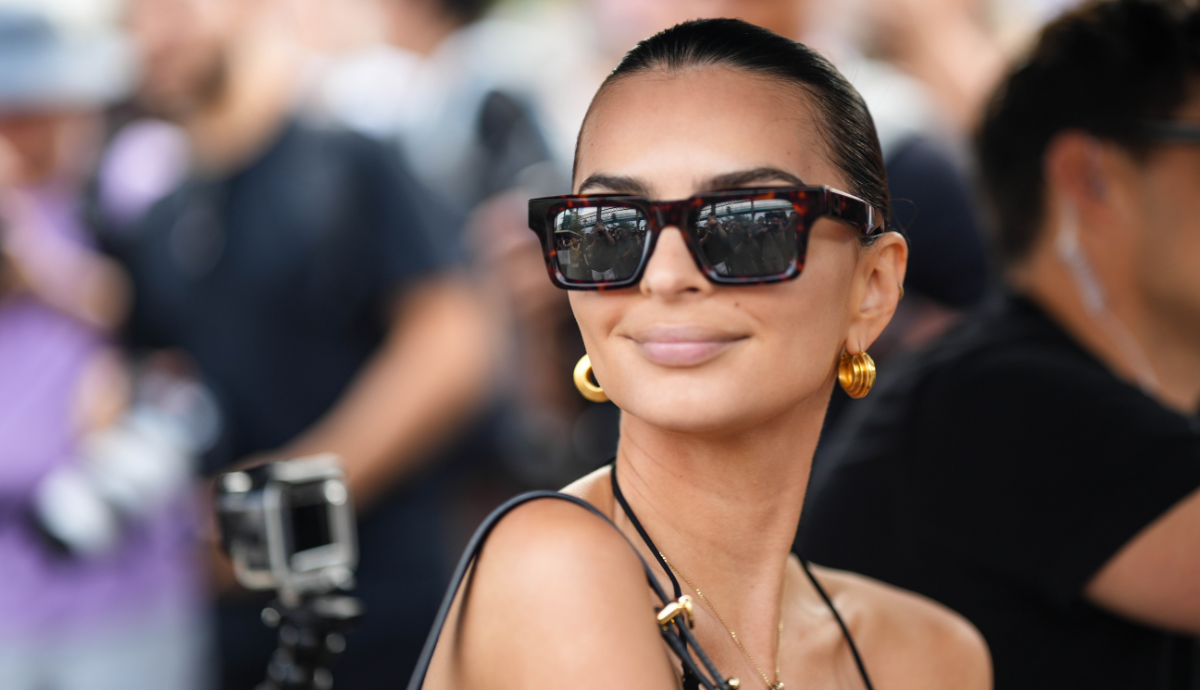 Emily Ratajkowski mindig tud meglepetéseket okozni, ha divatról van szó