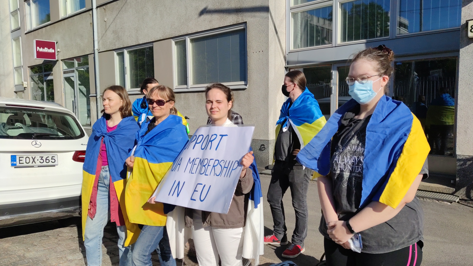 Protest Ukraińców, Rosjan i Finów w Helsinkach