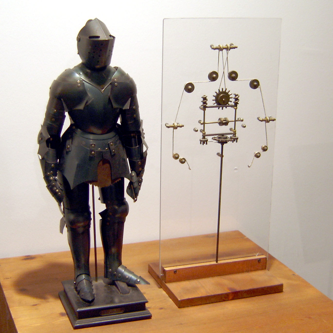 Model robota wykonany na podstawie rysunków Leonarda da Vinci, Berlin 2005 r.