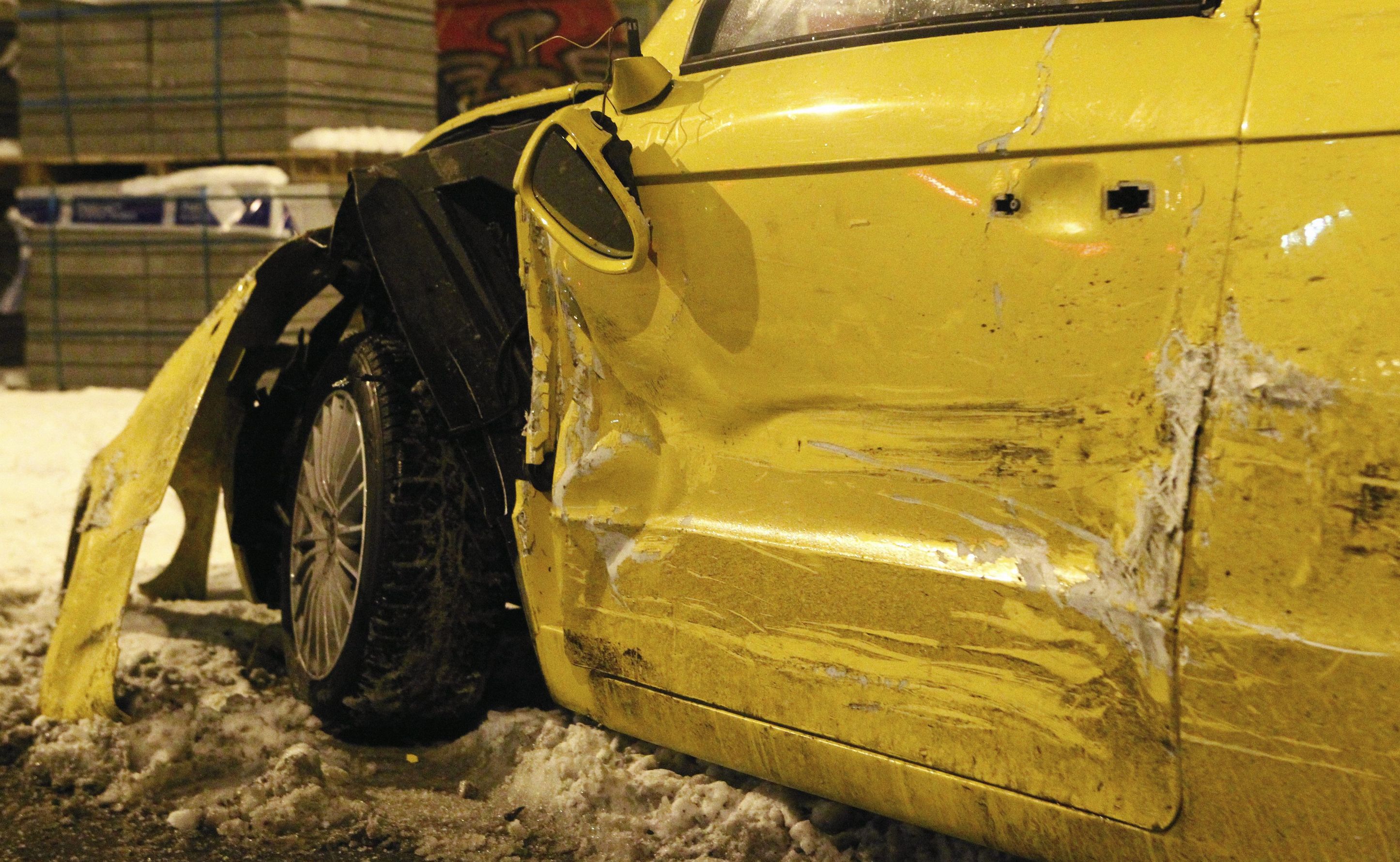 Wiadomo, że w prototypowym aucie zastosowano silnik amerykańskiego koncernu General Motors - jednostka spełnia wymogi normy Euro5. W myśl nowych przepisów nowy samochód musi być wyposażony w silnik spełniający ostrzejsze wymagania Euro6 - obecnie trwają negocjacje nad pozyskaniem takiego napędu. Wiadomo, że nowa syrenka będzie też przystosowana do zasilania LPG. W planach jest też silnik z turbo. Alternatywnie ma zostać wprowadzony napęd elektryczny. W opinii wydanej przez poprzedni rząd konstrukcja auta spełnia wszystkie wymagania dyrektyw unijnych.