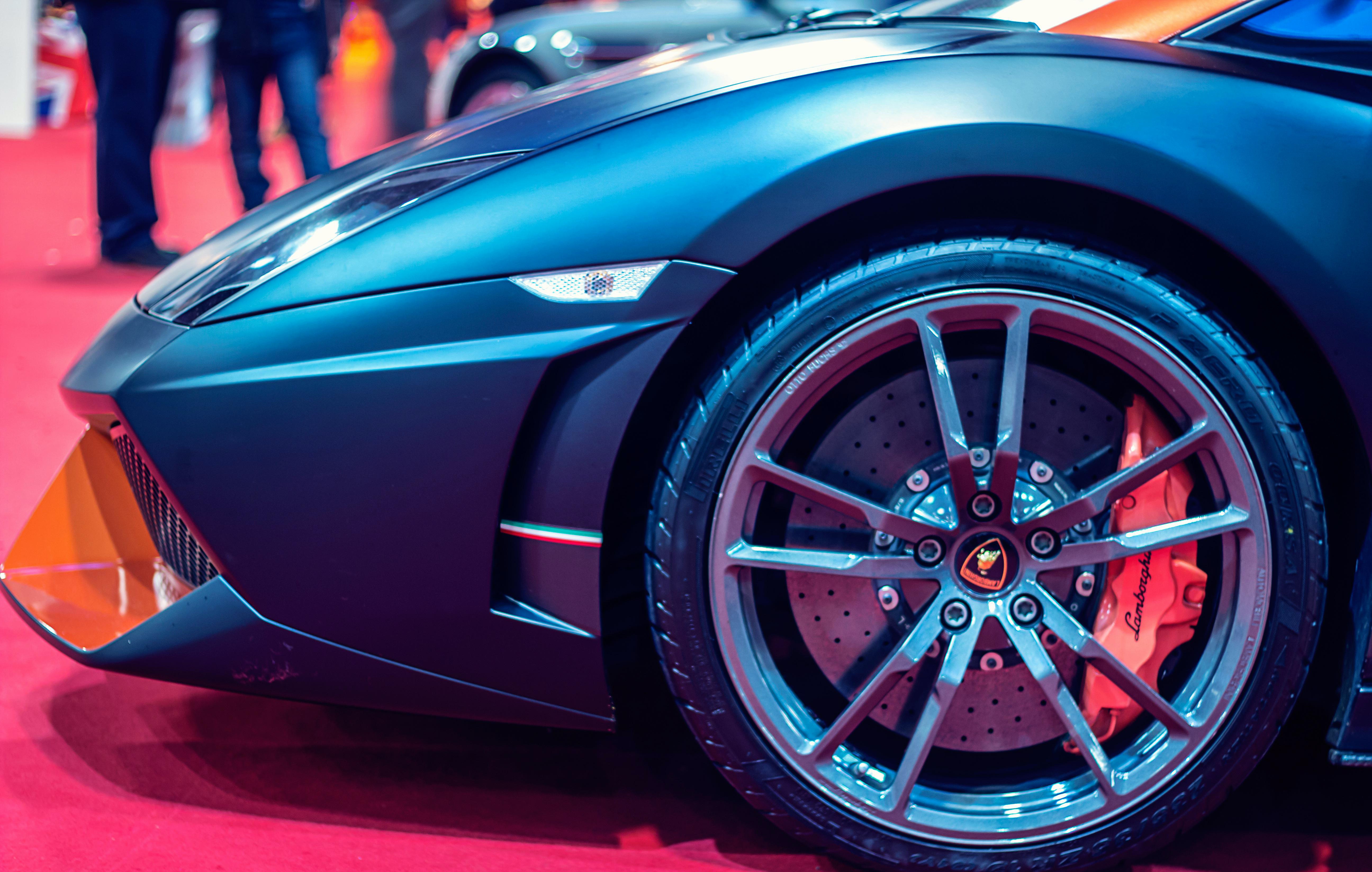 Csíny: összekoszolták a gyerekek a 60 milliós Lamborghinit - a tulaj keményen bevasalta a takarítási költségeket a szülőkön