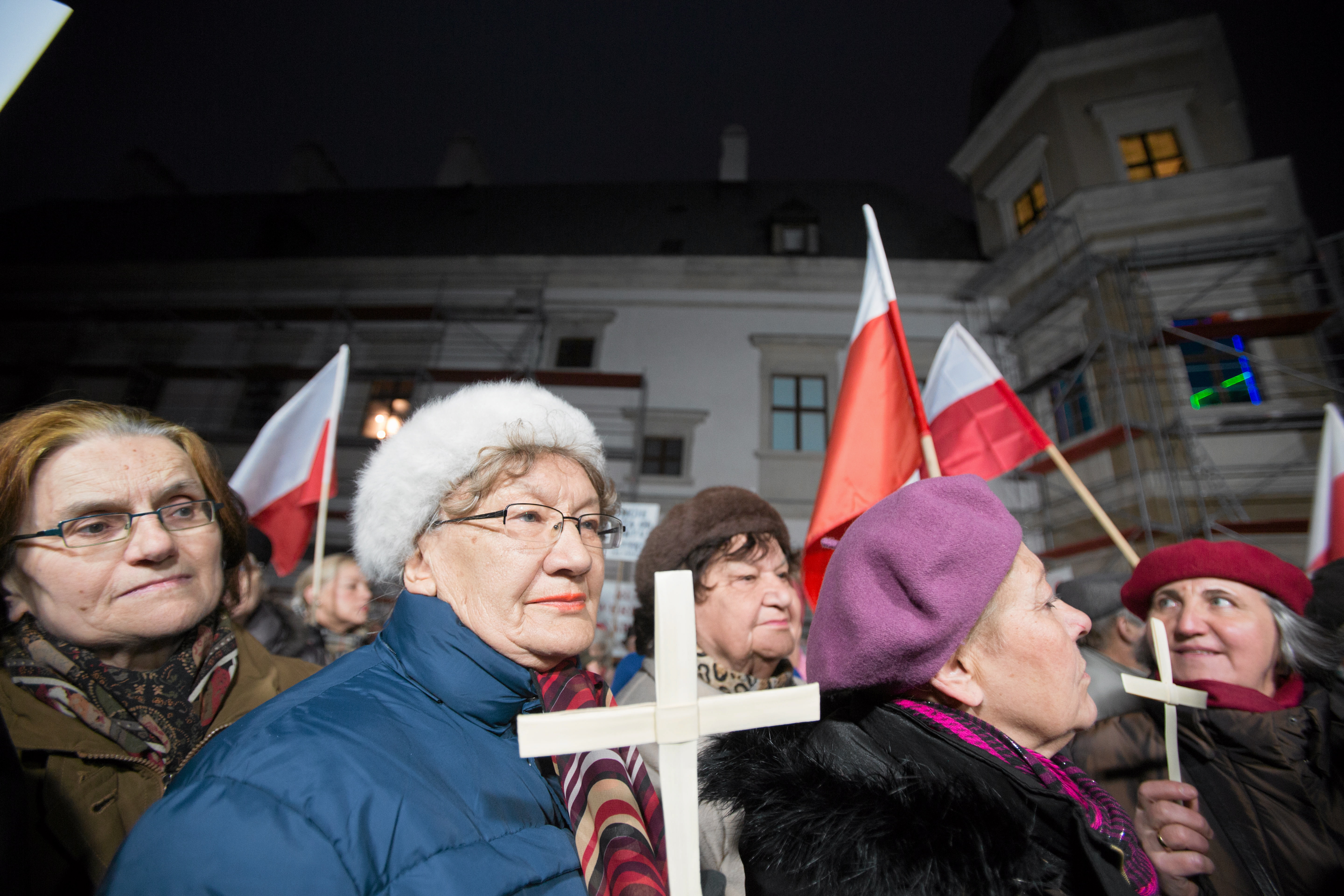Protest przeciwko filmowi z nagim mężczyzną i figurą Chrystusa