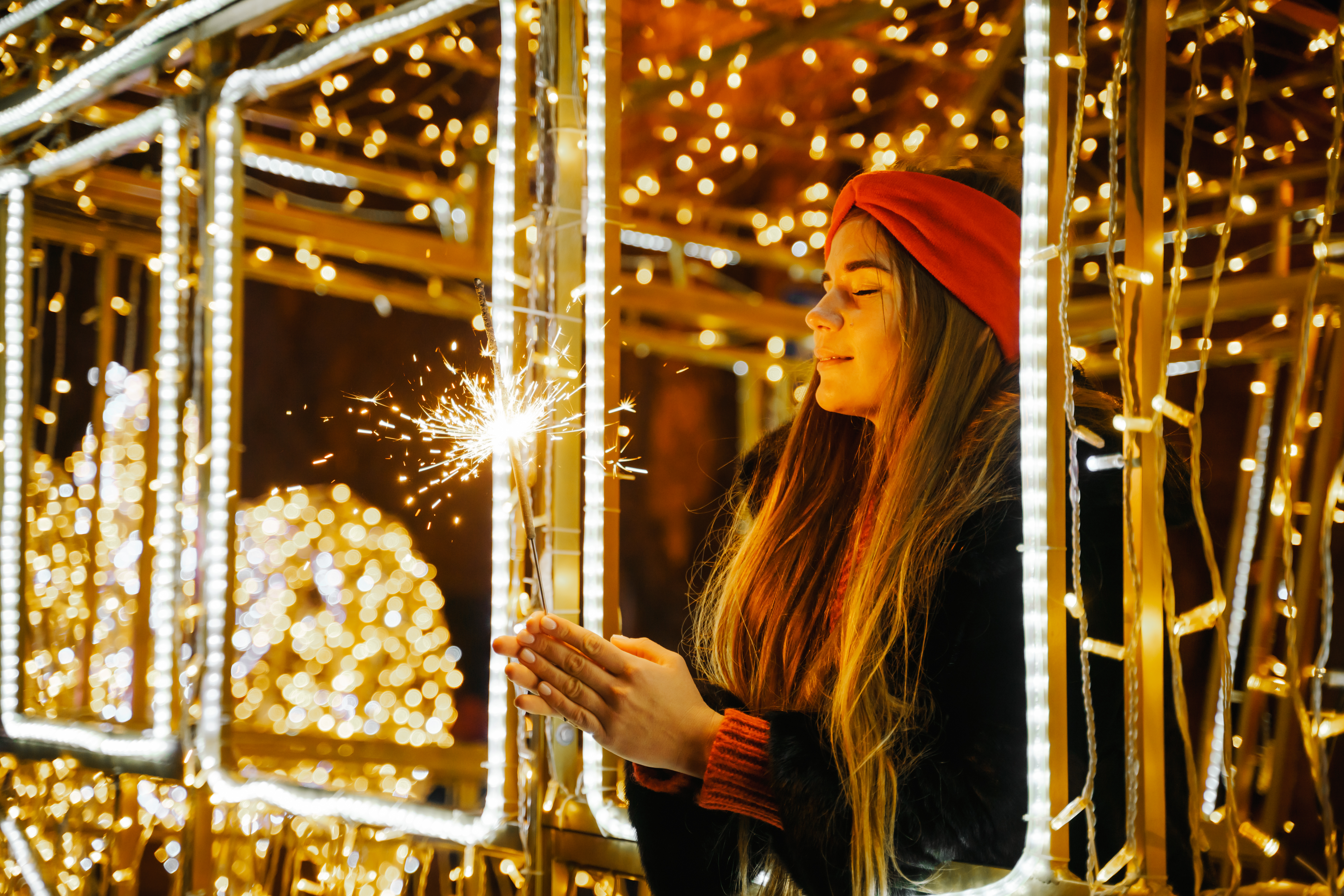 Karácsonyi trendek: mézeskalács-díszítés, okos kültéri fények, karcsú műfenyő az idei slágerek