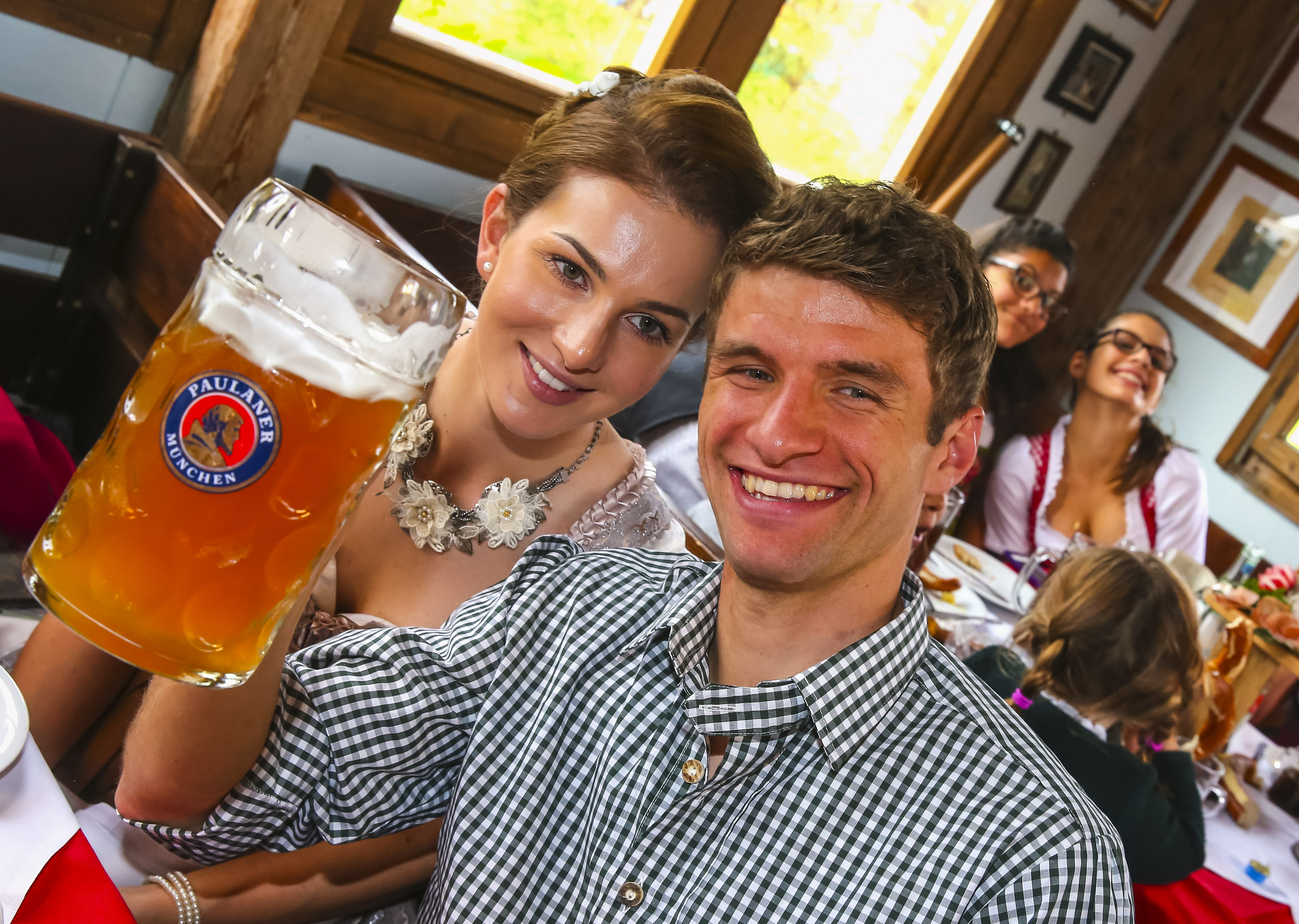 Thomas Mueller z żoną Lisą.