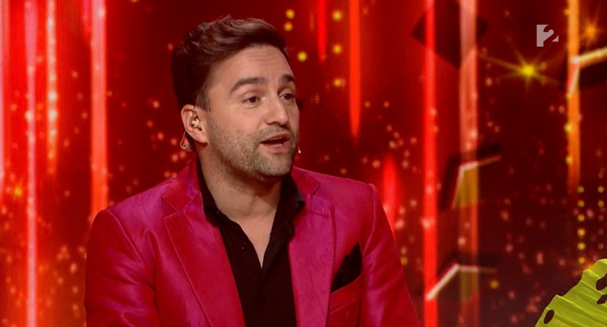 Élő adásban üzent Szente Vajk a Nemzeti Színházban balesetett szenvedett kollégáinak – videó