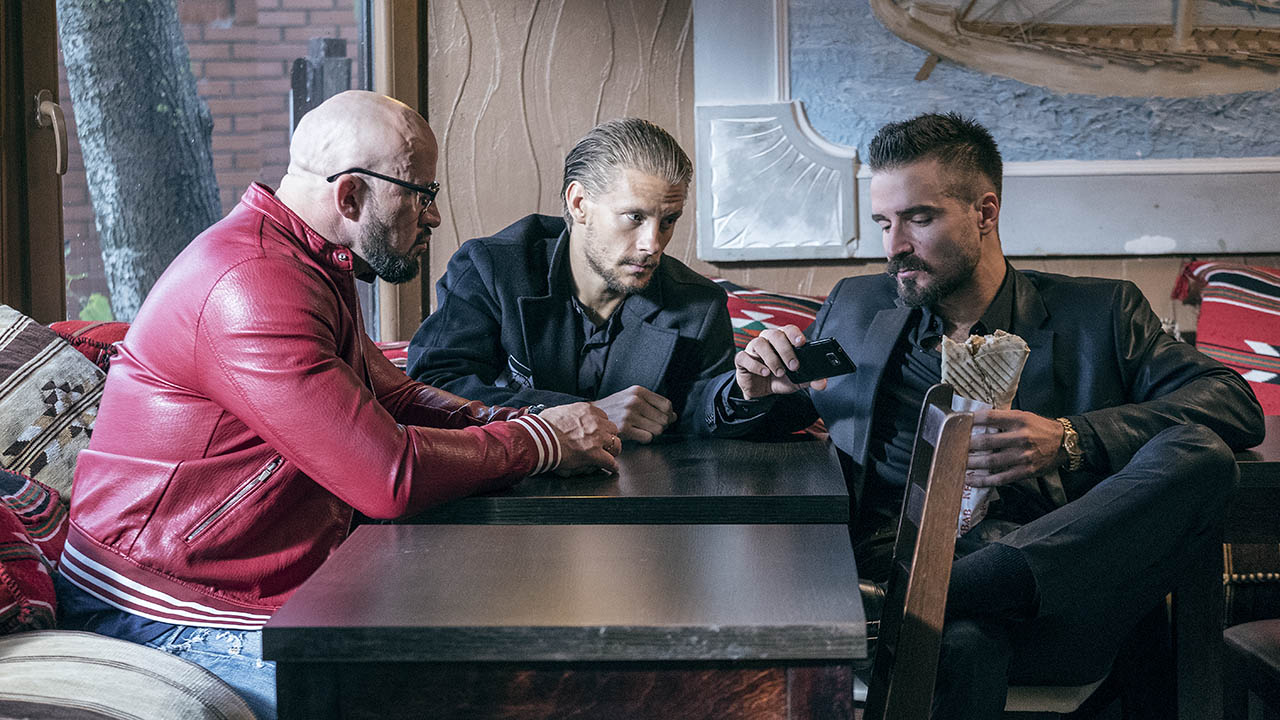 Tomasz Oświęciński, Sebastian Fabijański i Piotr Stramowski w filmie Patryka Vegi