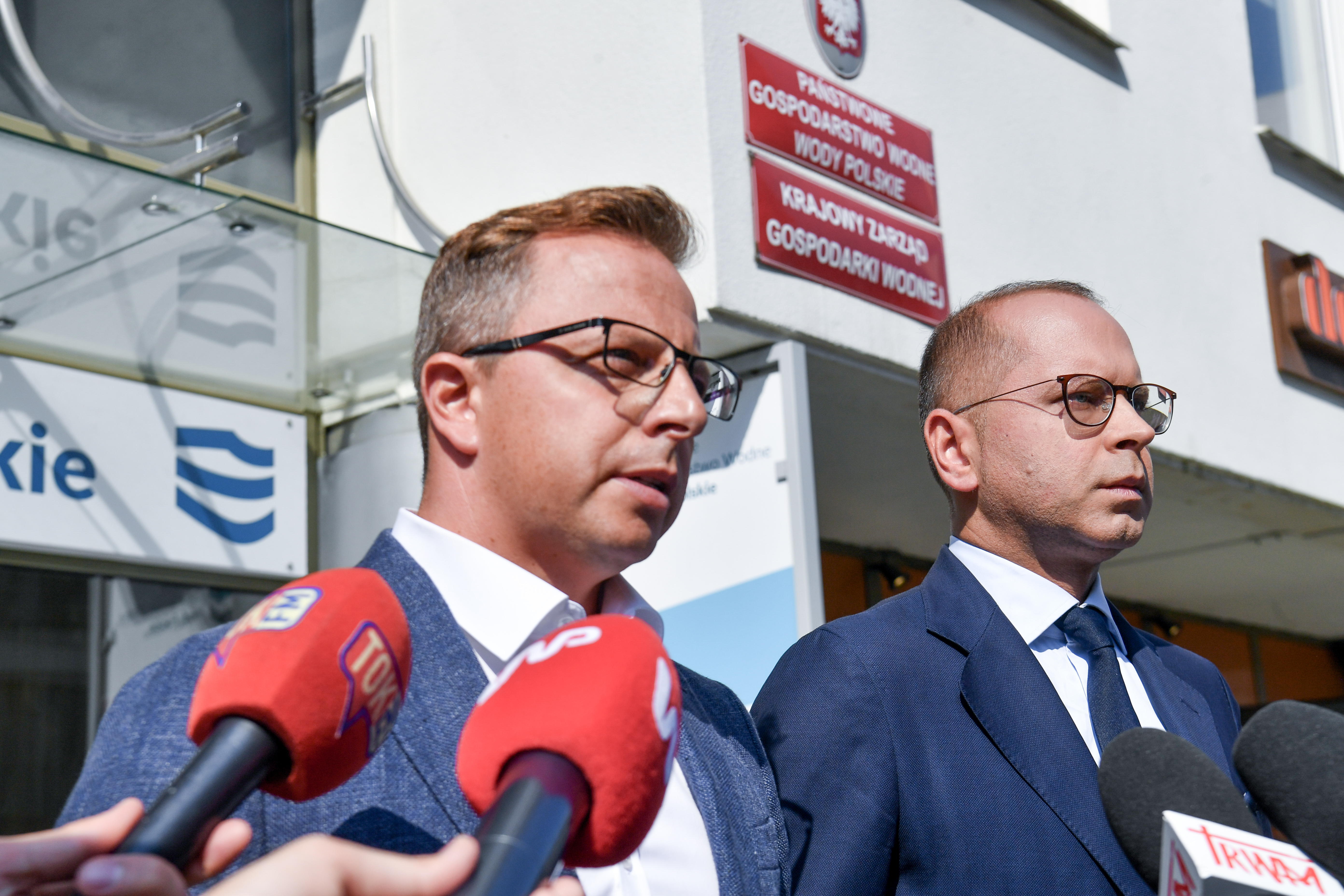 Posłowie KO Dariusz Joński i Michał Szczerba