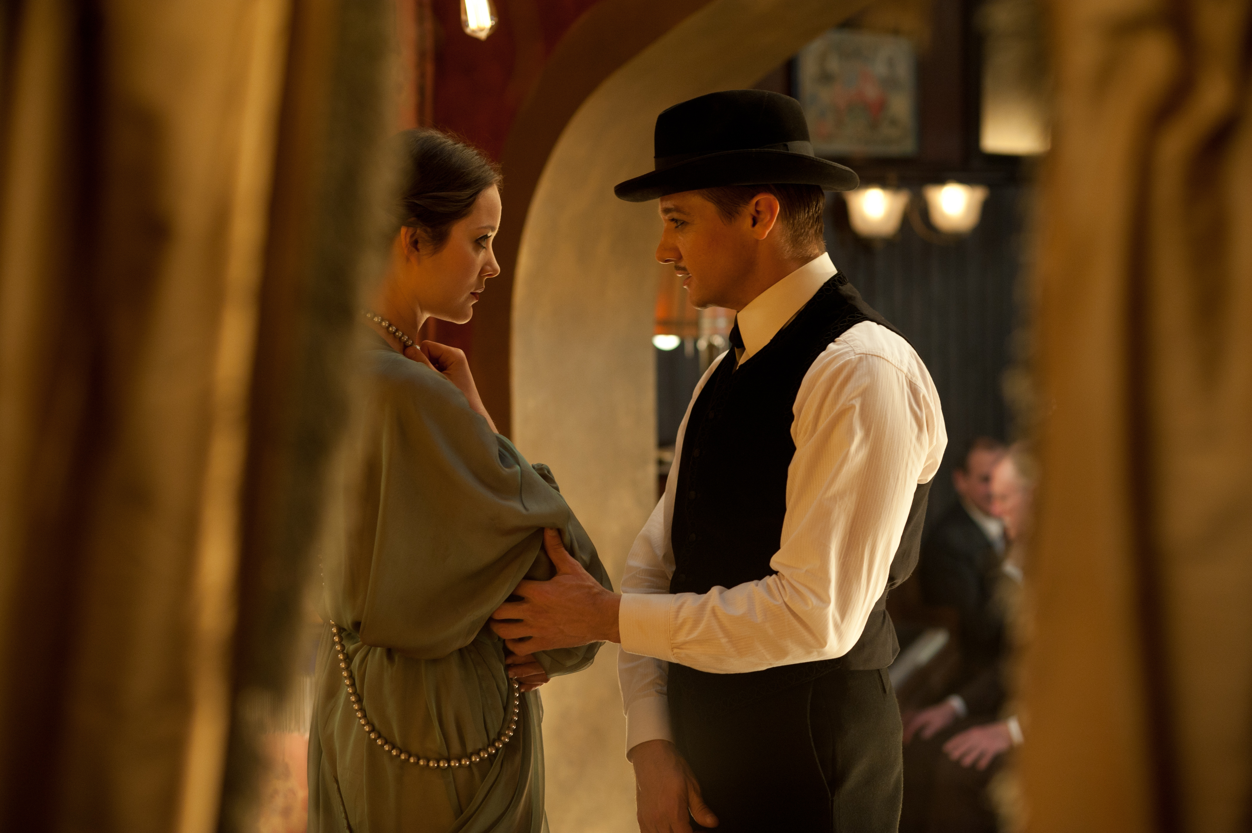 Marion Cotillard i Jeremy Renner w filmie