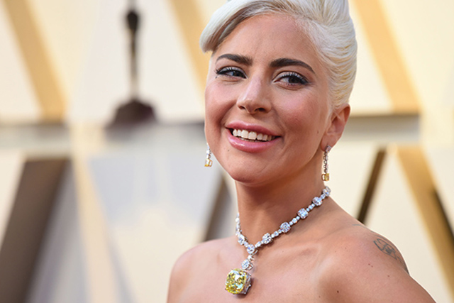 Lady Gaga gyönyörű gyémánt Tiffany nyakláncának a történetétől leesik az  állad - Glamour
