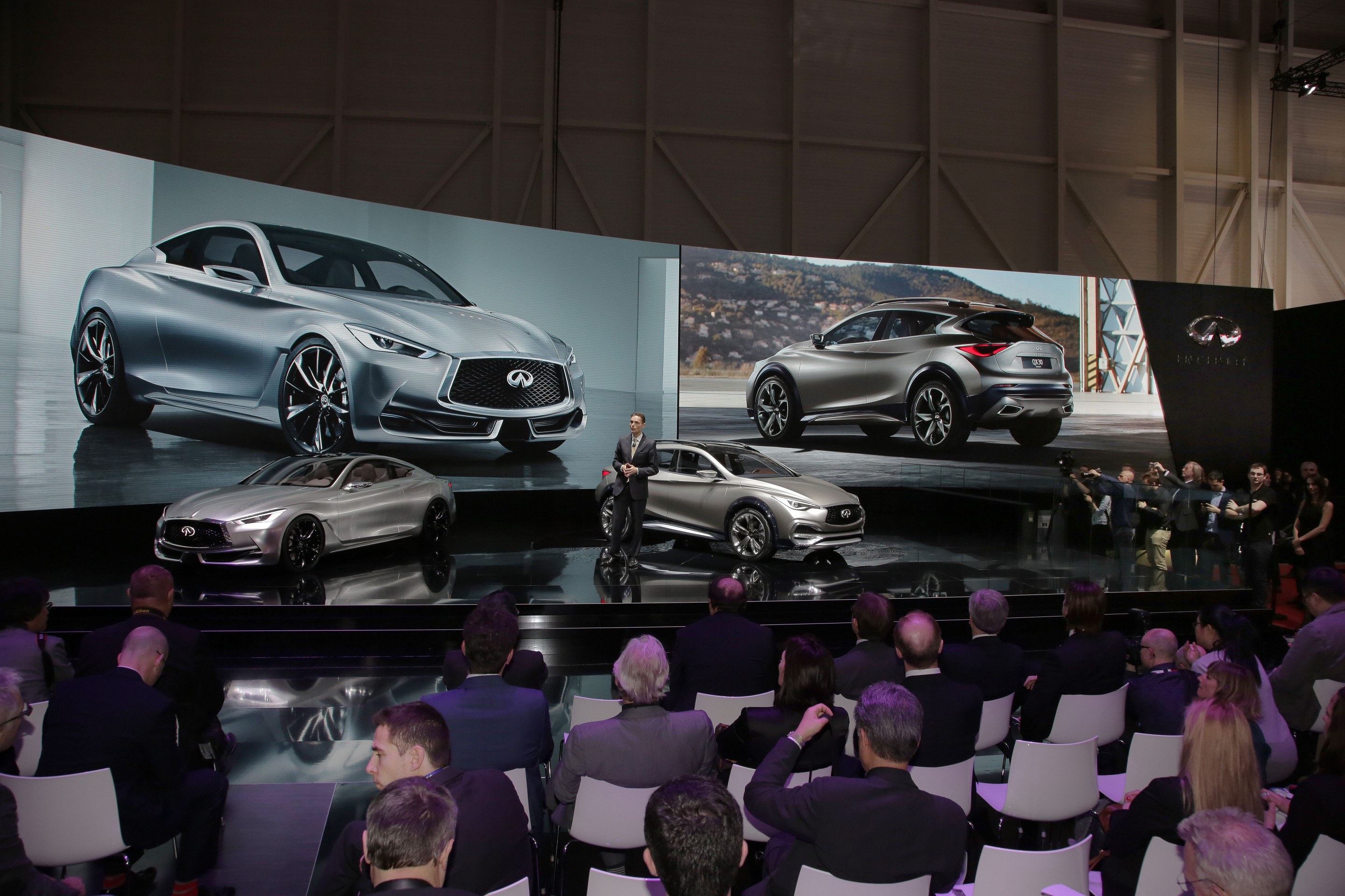 Infiniti Q60 i QX30
