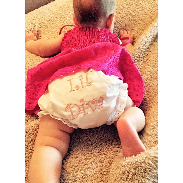 Zdjęcie córeczki Christiny w stroju z napisem Lil Diva (mała diwa), można obejrzeć na Twitterze i Instagramie gwiazdy