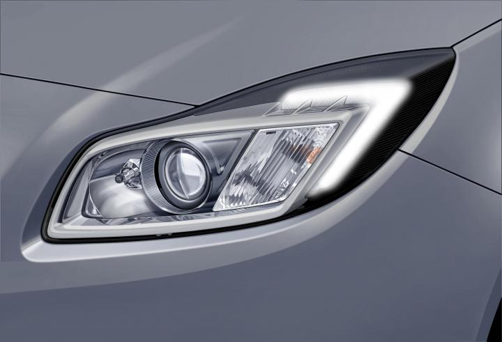 Insignia wyposażona jest w inteligentne oświetlenie Adapting Forward Lighting