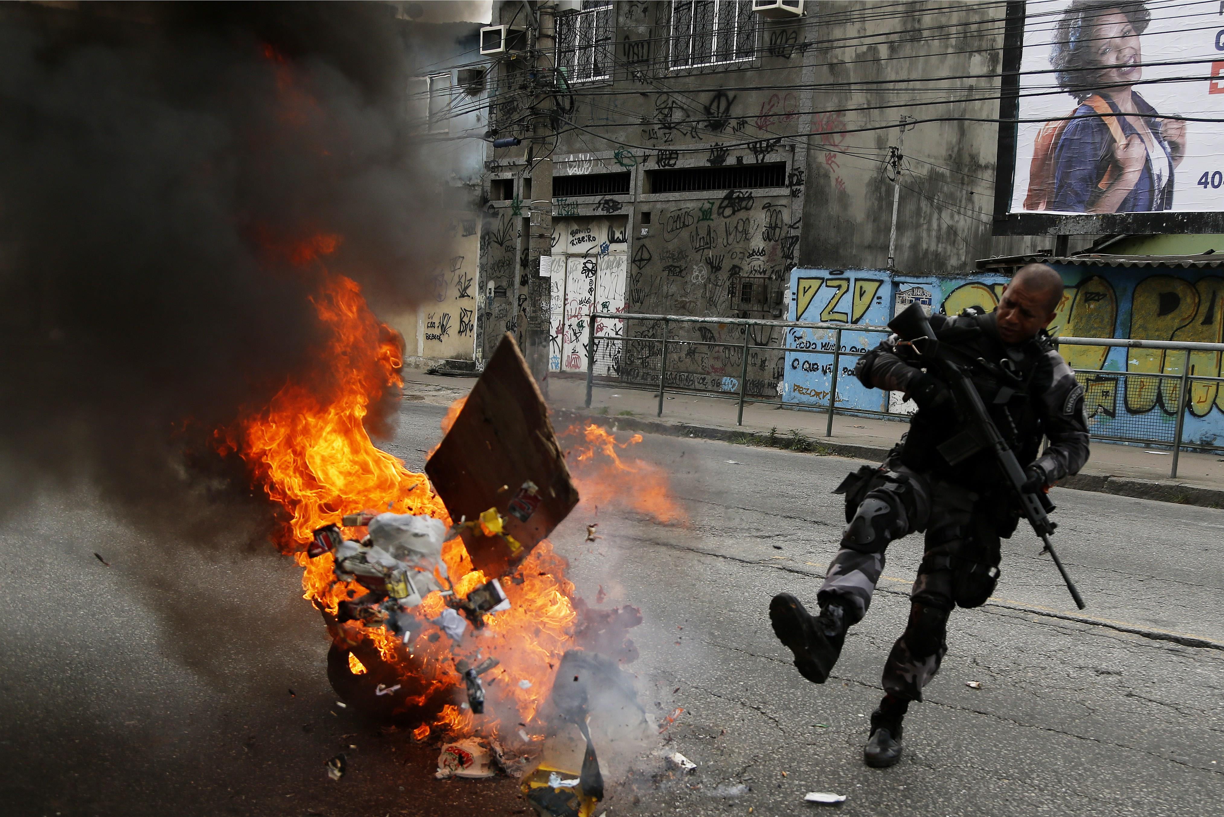 Police Forces Raid Rio De Janeiro Slum