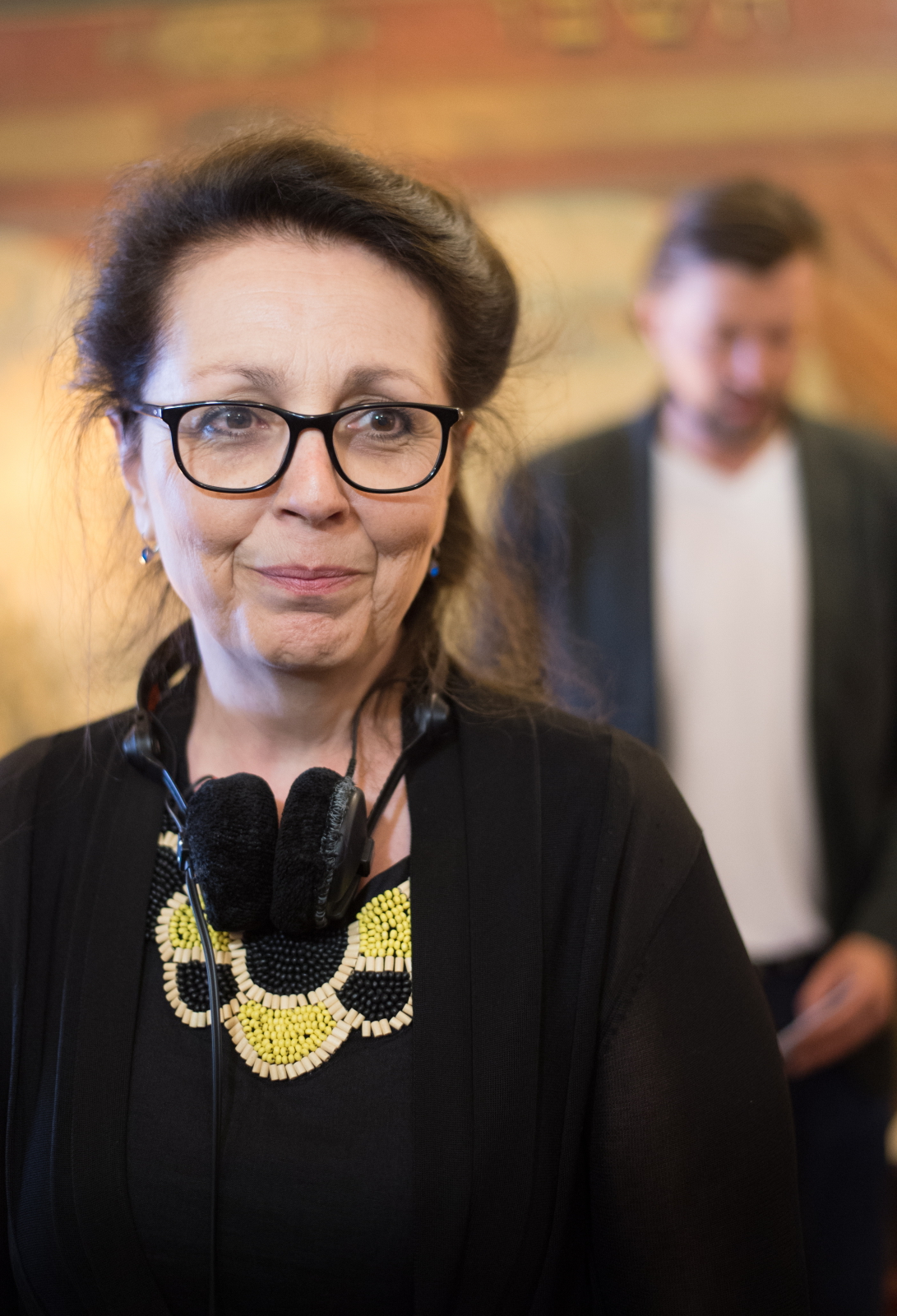 – Chciałabym, żeby ten film pokazał niewidoczną zza pomnikowej fasady kobietę z krwi i kości. Polkę, która musiała opuścić ukochaną ojczyznę, żeby móc poświęcić się nauce; osobę targaną sprzecznościami i dylematami, ale nigdy nietracącą z oczu celu – mówi reżyserka Marie Noëlle. – Moim celem jest przybliżenie widzom nieznanej do tej pory, ludzkiej twarzy tej bohaterki. Chciałabym, żebyśmy po obejrzeniu tego filmu zapamiętali Marię Skłodowską-Curie nie tylko jako kobiecą ikonę nauki, czy Polkę znaną na całym świecie, lecz przede wszystkim jako inspirującą, silną kobietą – jednostkę wybitną pod każdym względem, zasługującą na podziw i godną naśladowania.