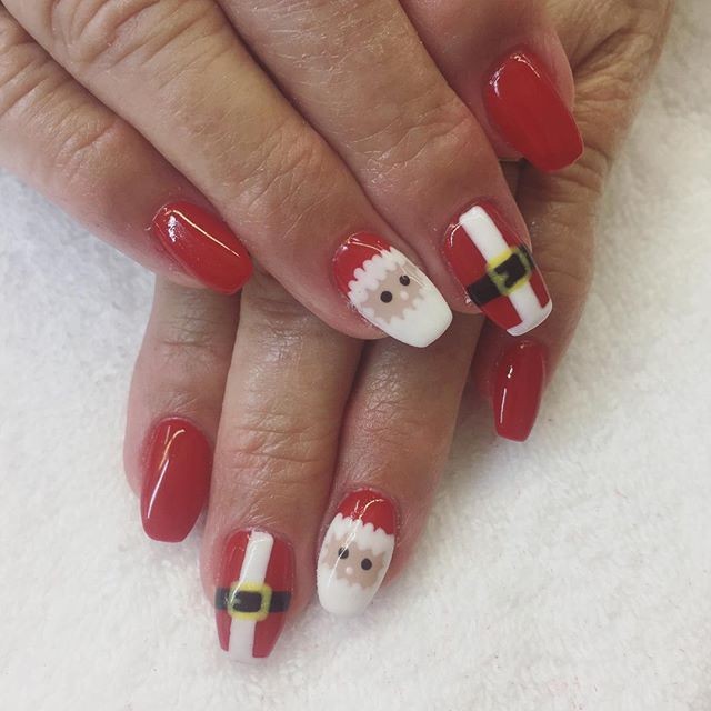 Mikołajkowy manicure