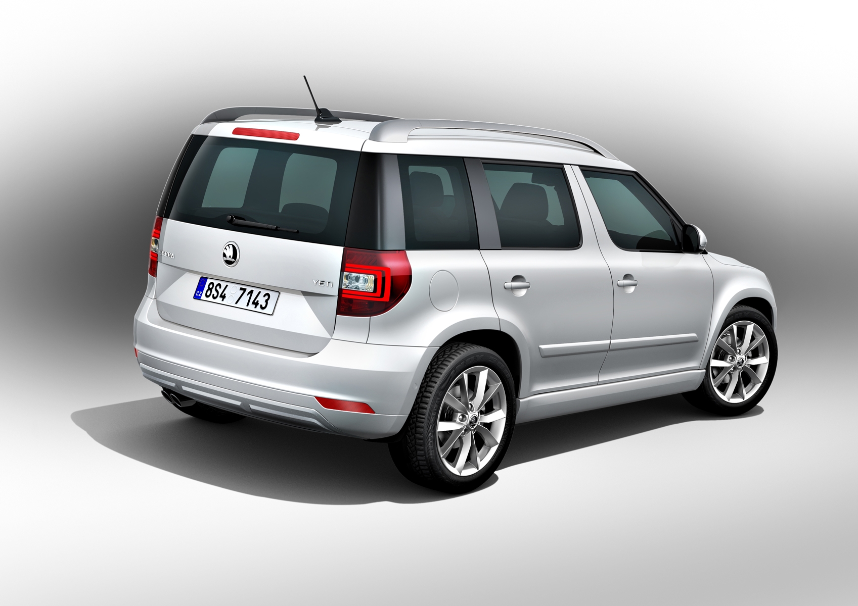 Sercem yeti może być jeden z siedmiu silników. Dla oszczędnych przygotowano 1.2 TSI oraz 1.6 TDI (średnie spalanie 4,6 l/100 km w wersji GreenLine). Szybki kierowca dostaje 1.8 TSI o mocy 160 KM i 2.0 TDI o mocy 170 KM. Ponadto oferta obejmuje jednostki 1.4 TSI/122 KM i 2.0 TDI/140 KM. Napęd przenosi skrzynia manualna lub dwusprzęgłowa przekładnia DSG - na koła przednie lub obydwie osie (piąta generacja systemu Haldex). Przypominamy, że skoda yeti zadebiutowała na polskim rynku w 2009 roku.Do końca czerwca 2013 roku Polacy kupili 7700 sztuk tego auta. W opinii ludzi ze Skody yeti pozostaje jednym z najpopularniejszych SUV-ów w Polsce.