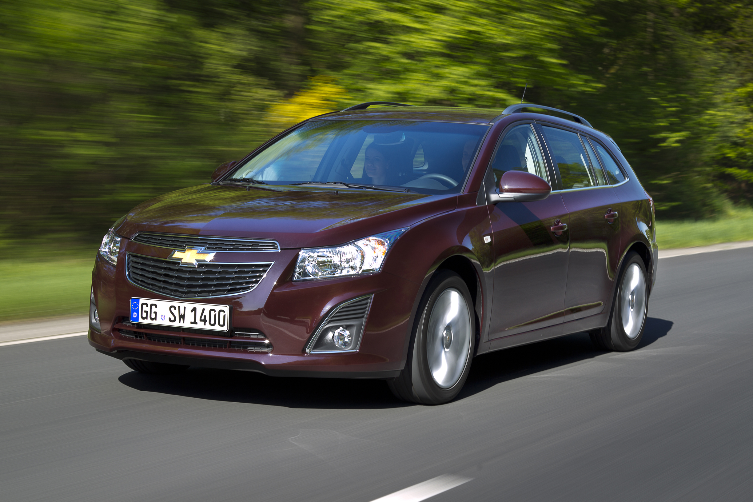 W Paryżu Chevrolet przypomni też o debiutującym właśnie w Polsce modelu cruze kombi, którego bagażnik po rozłożeniu tylnych siedzeń połyka 1478 litrów powietrza.