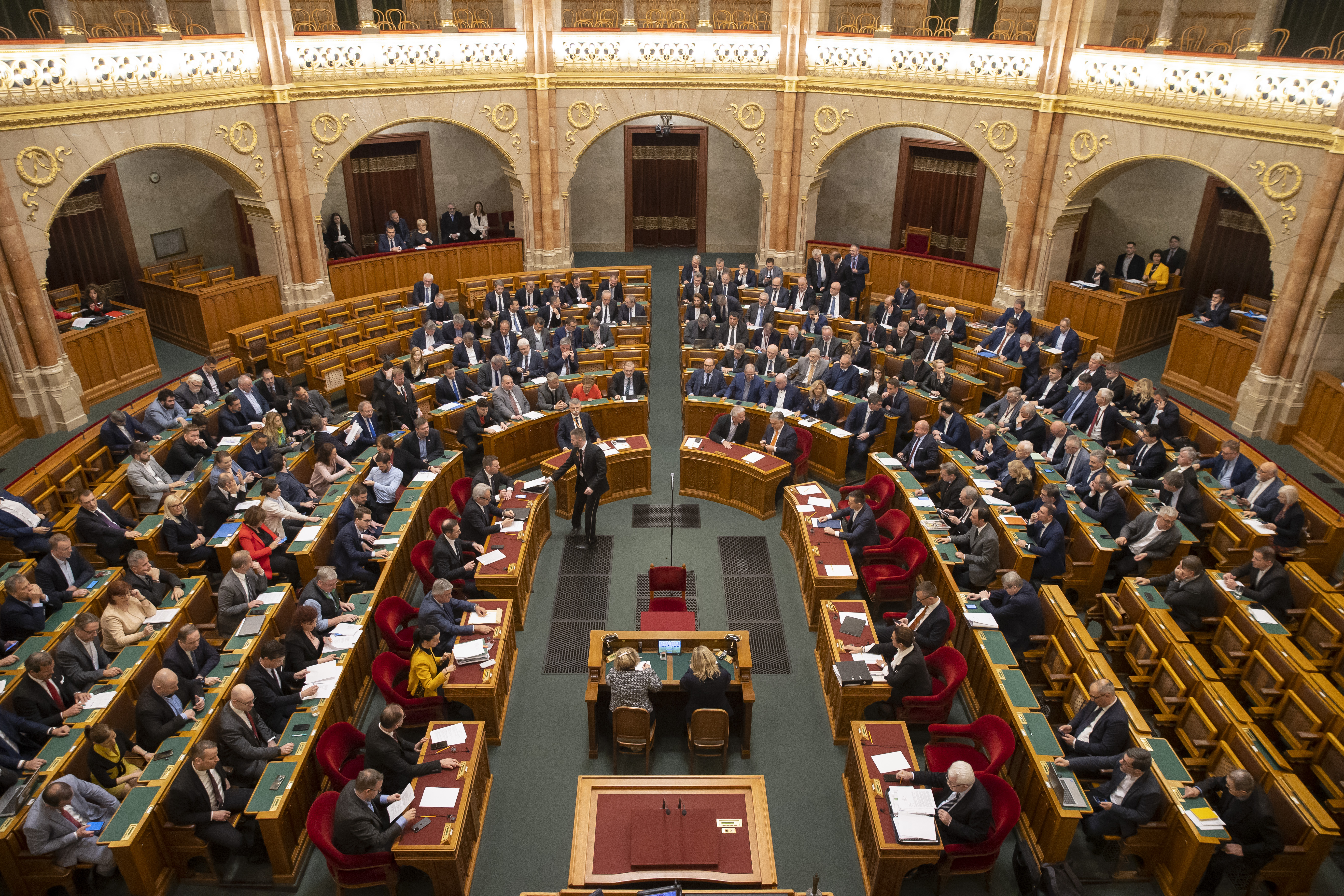 Ez történik ma  az országgyűlésben: a gyedről és a tanulói jogviszonyról is szó lesz