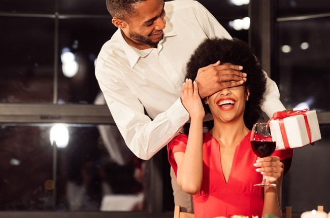 5 ways to get better gifts from your girlfriend this Val\'s Day