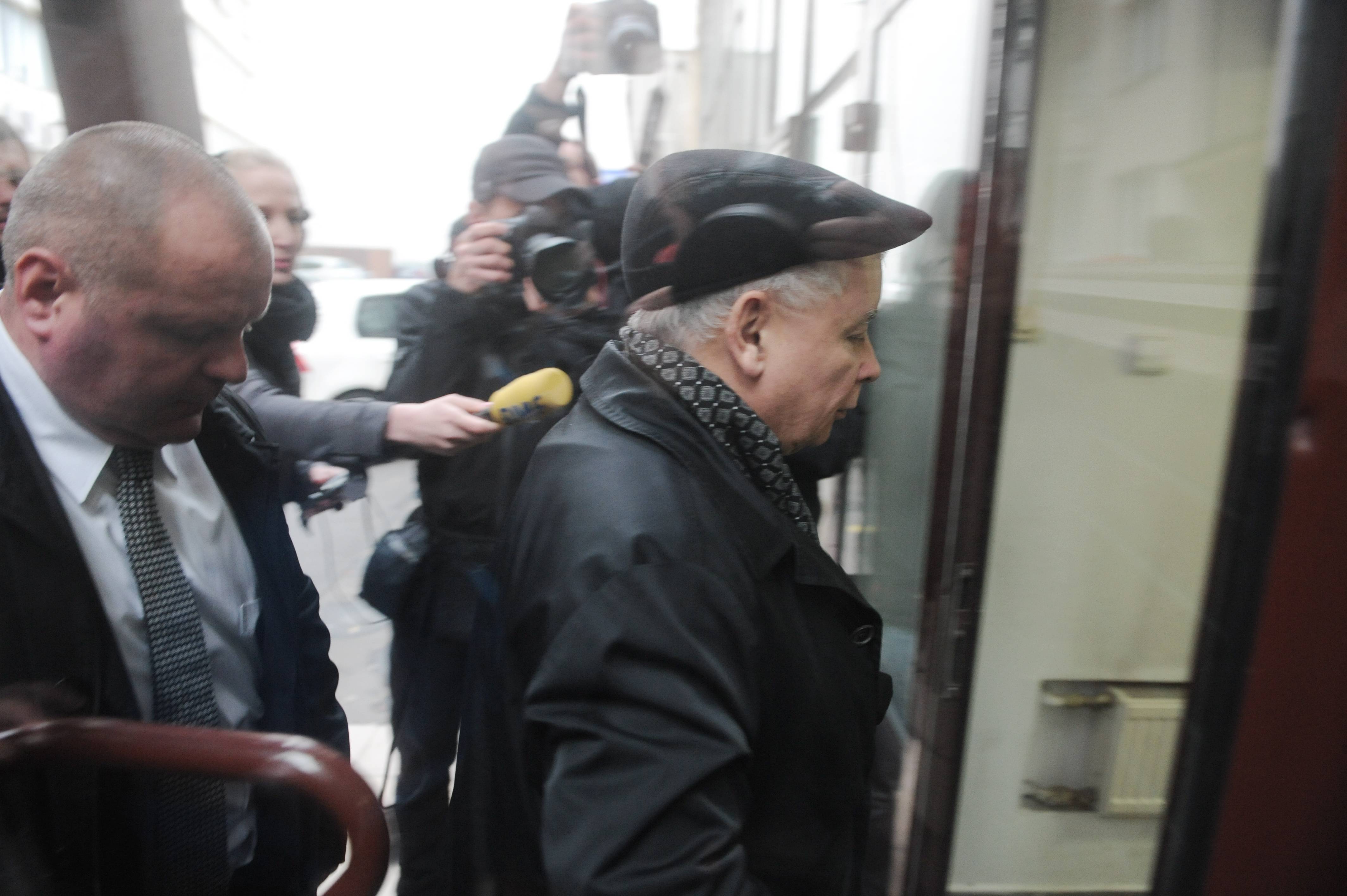 Kaczyński wybrał czarne buty z gore-texem, przeznaczone na górskie wyprawy